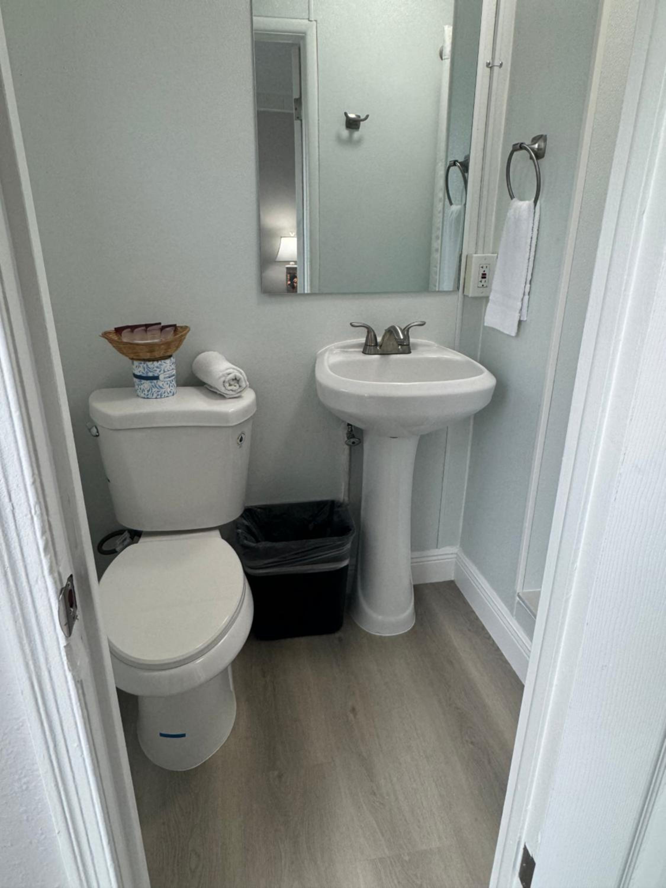 Double Room - Non-Smoking  - Photo 7