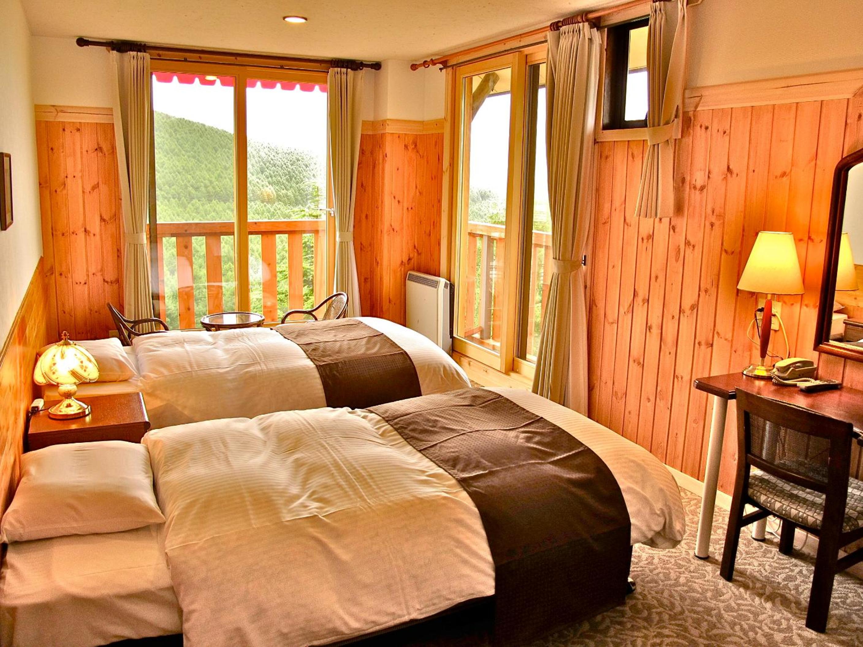 Corner Room with Balcony - No Pets - Photo 3