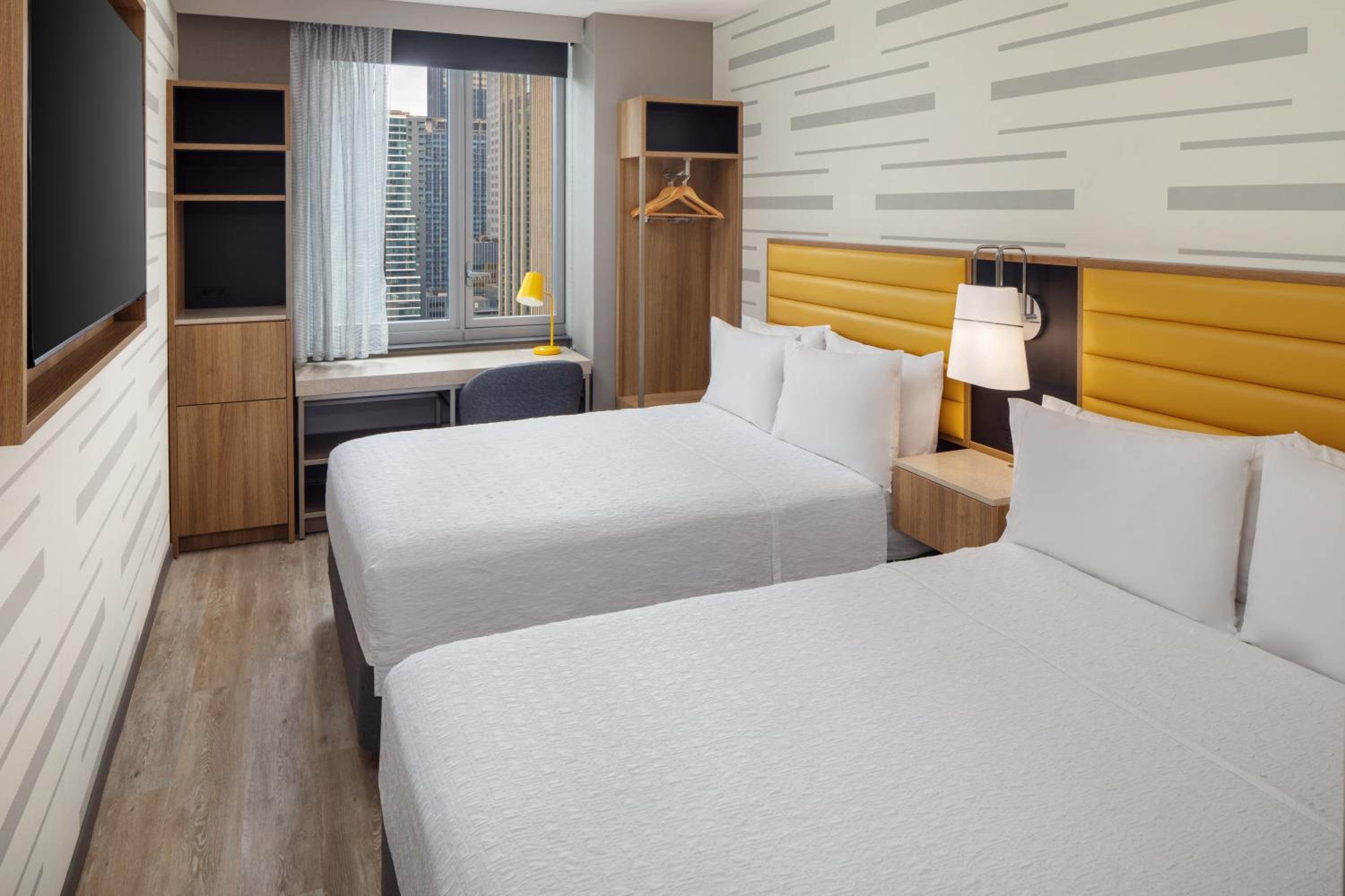 Double Room with Two Double Beds and Water View photo 2