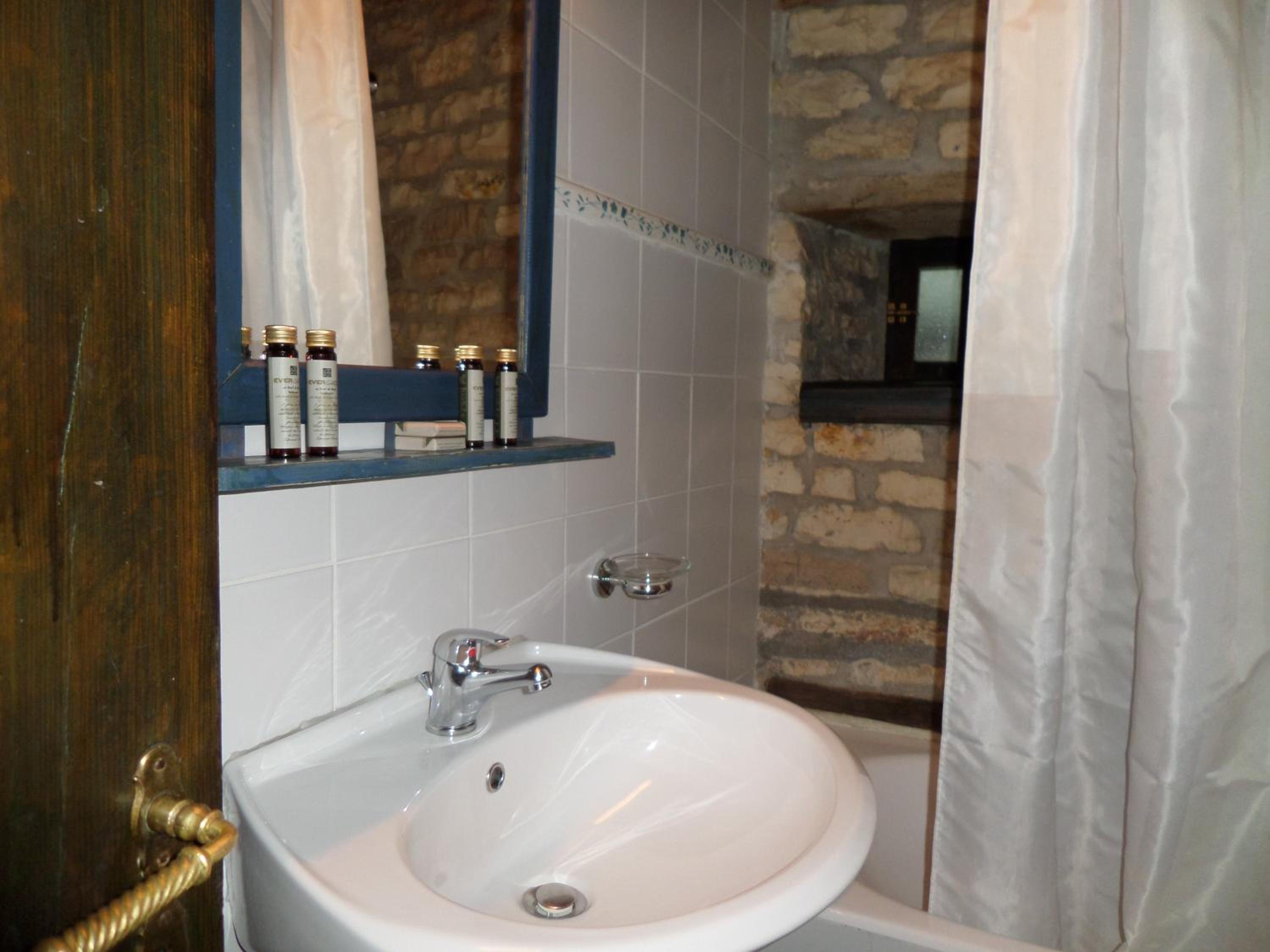 Quadruple Room - Photo 6