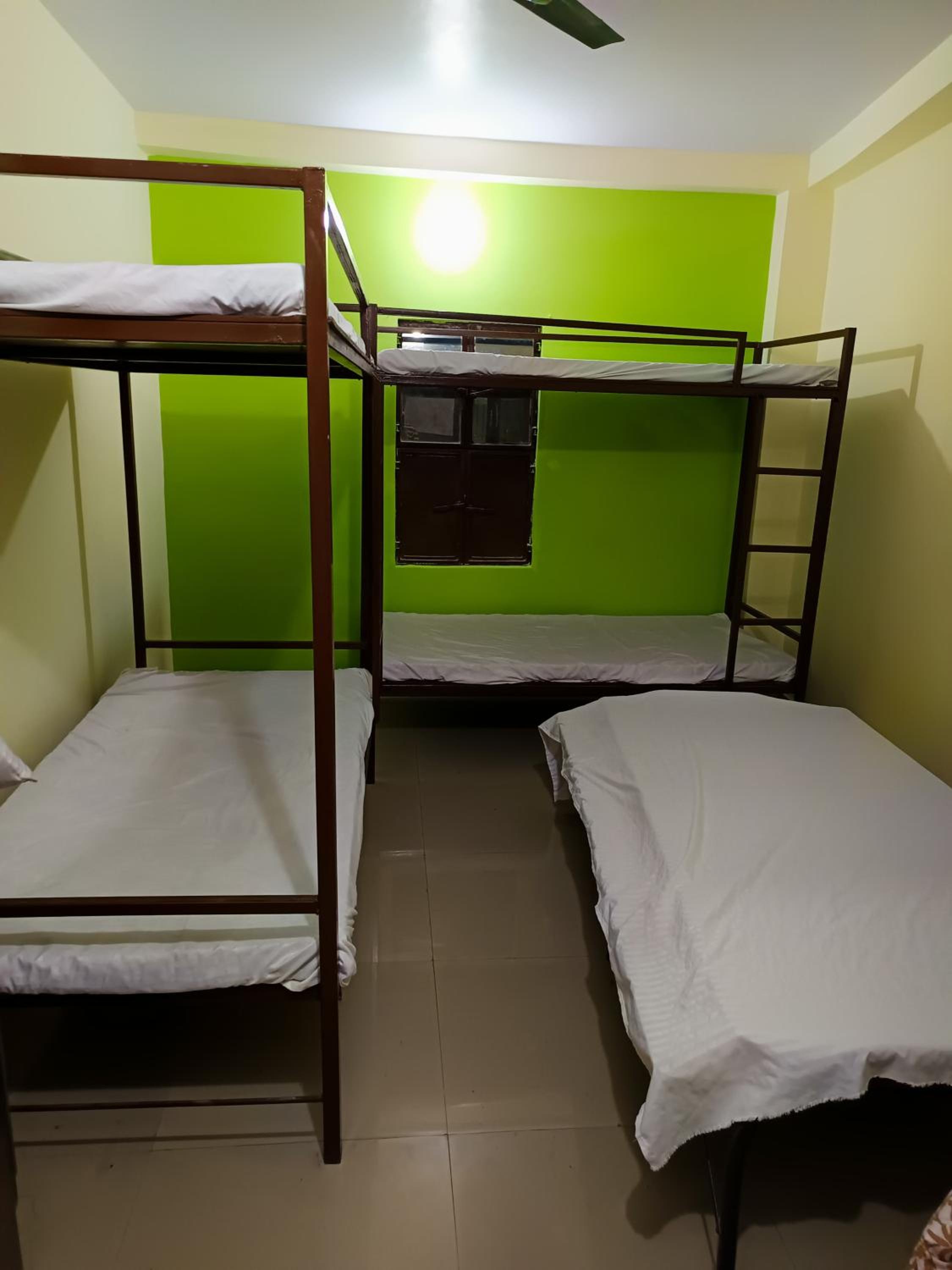 4-Bed Mixed Dormitory Room photo 1