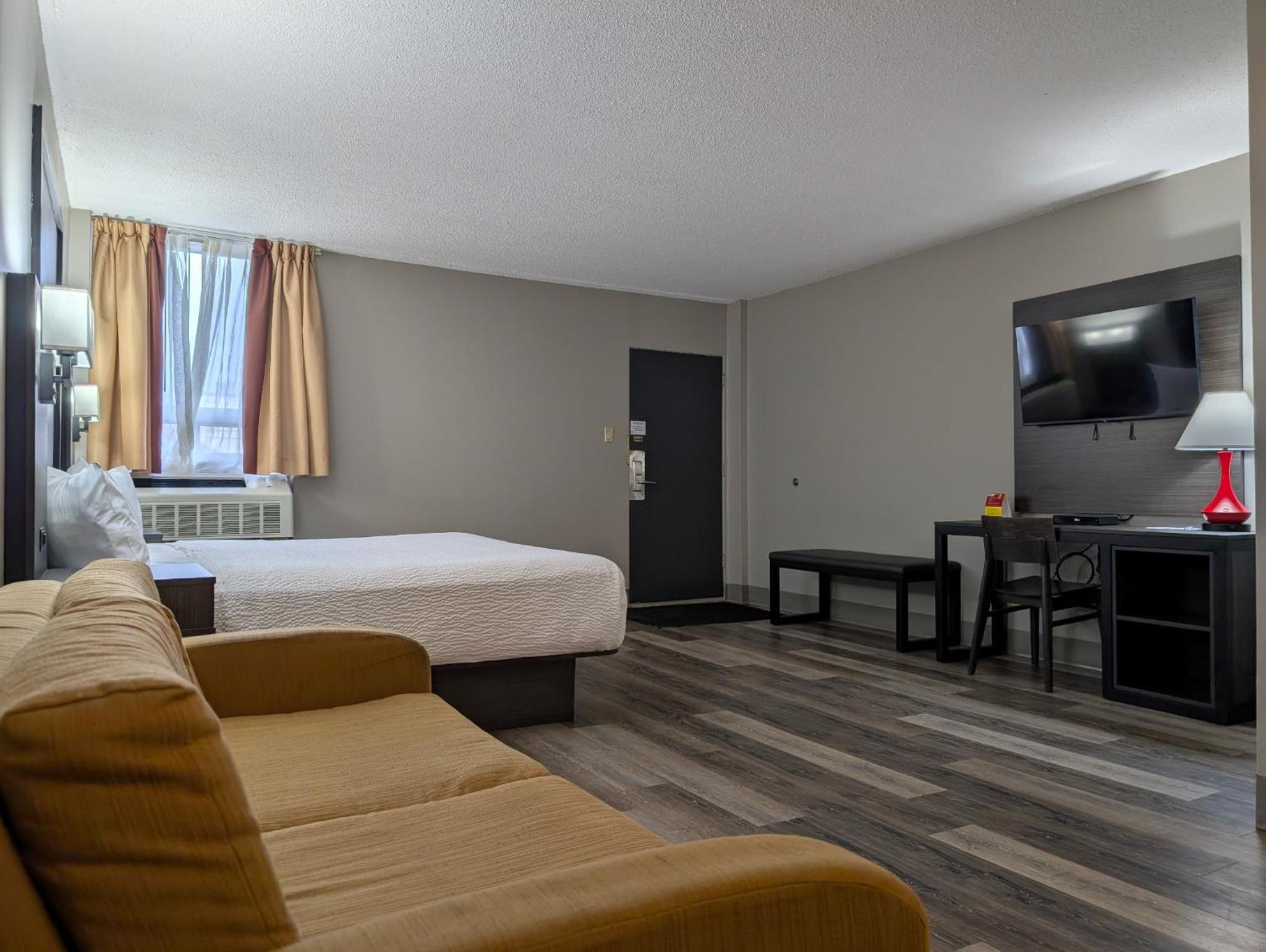 Studio Suite with One King Bed - Ground Floor - Non-Smoking - Photo 8