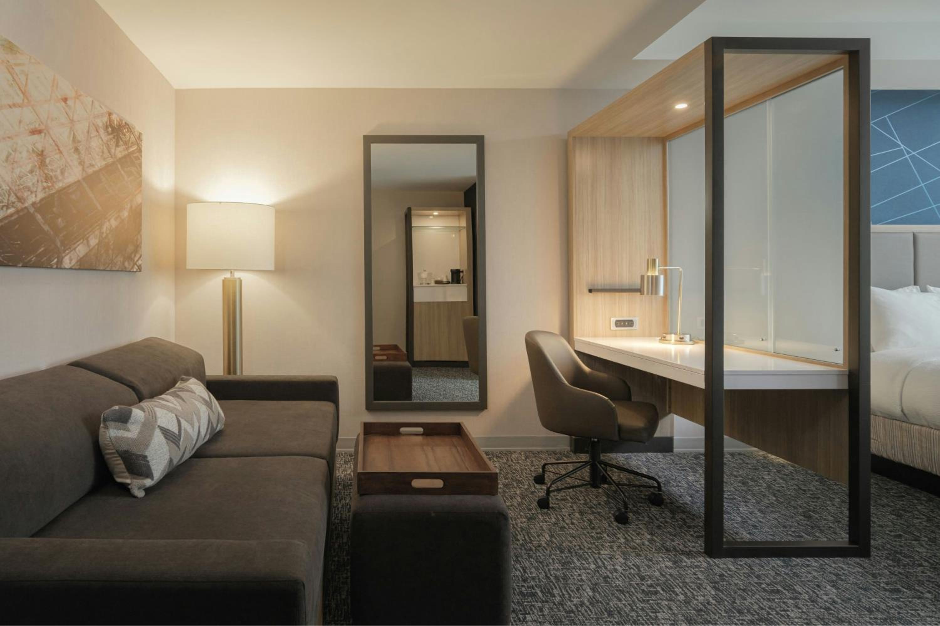 Queen Suite - Mobility/Hearing Accessible with Roll-In Shower