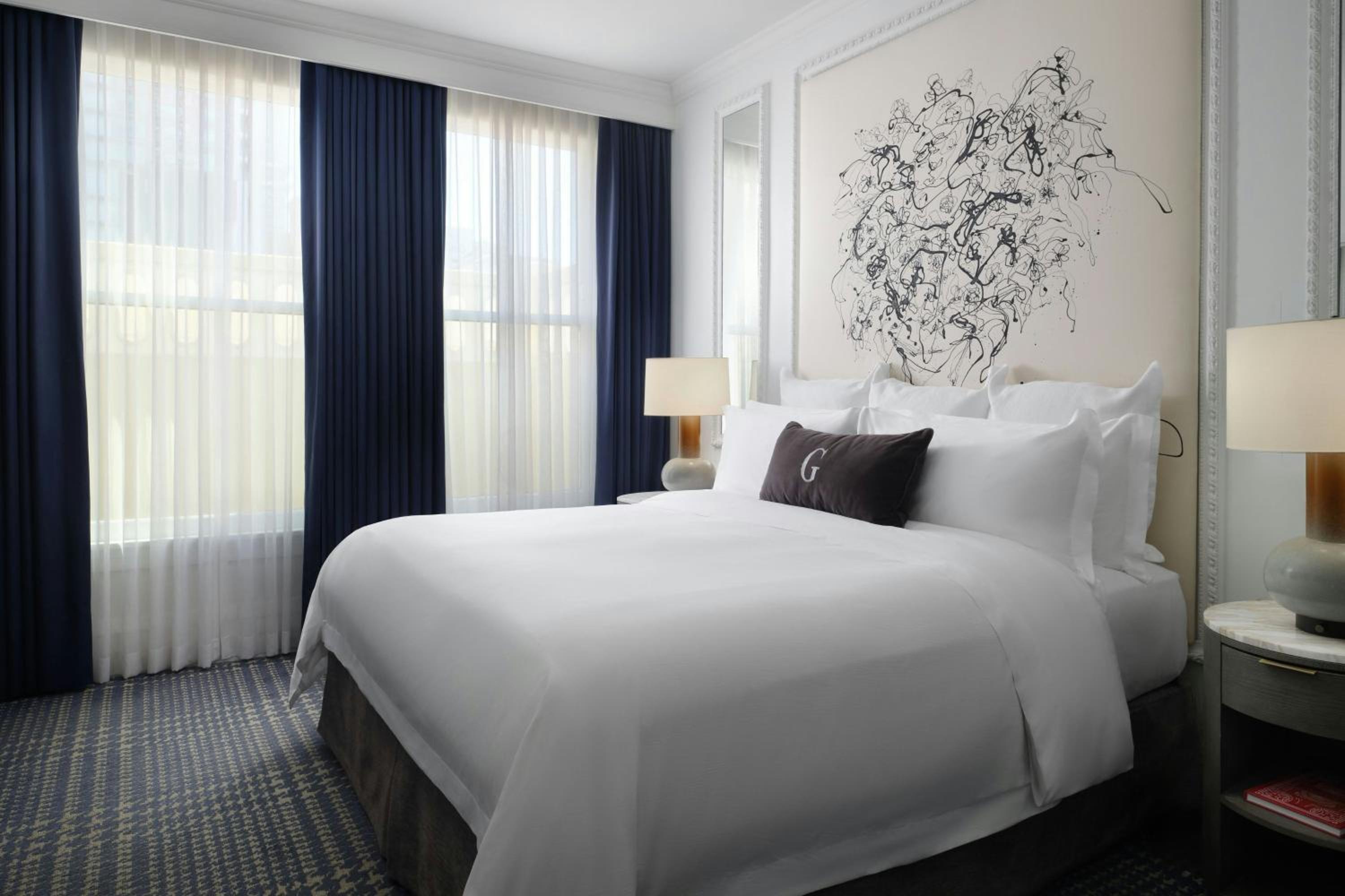 Landmark One-Bedroom King Suite - Mobility/Hearing Accessible with Roll-In Shower