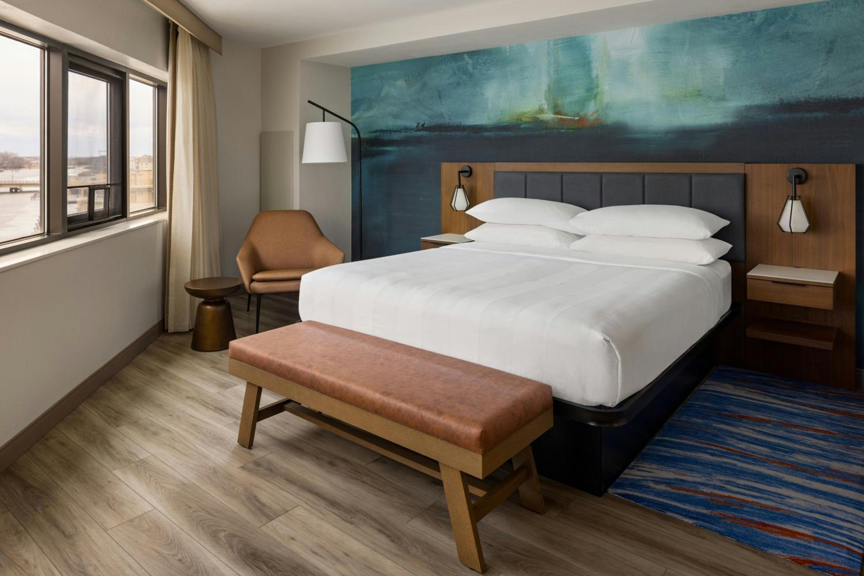 Deluxe King Room with Waterview - Photo 1