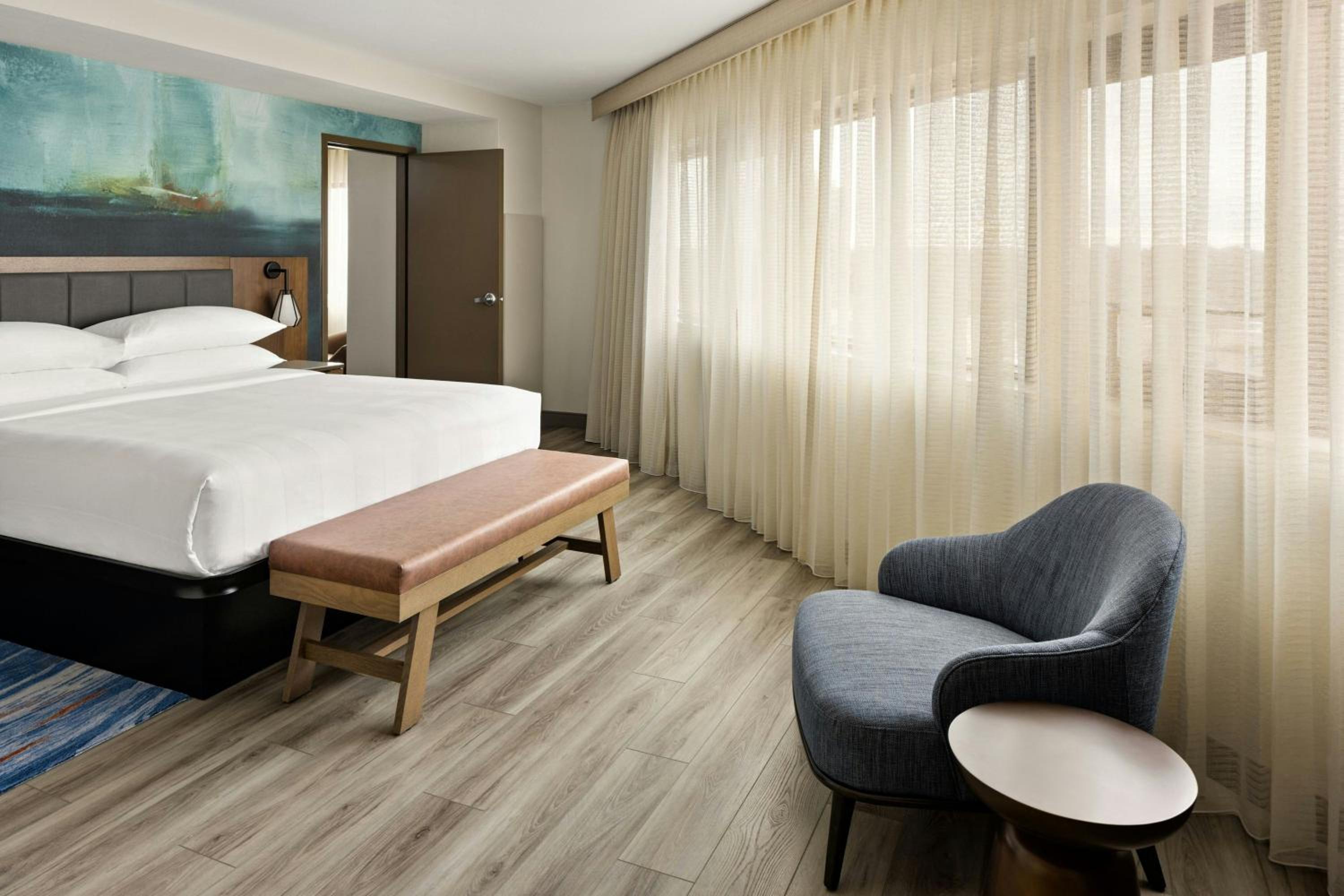 Deluxe King Room with Waterview - Photo 2