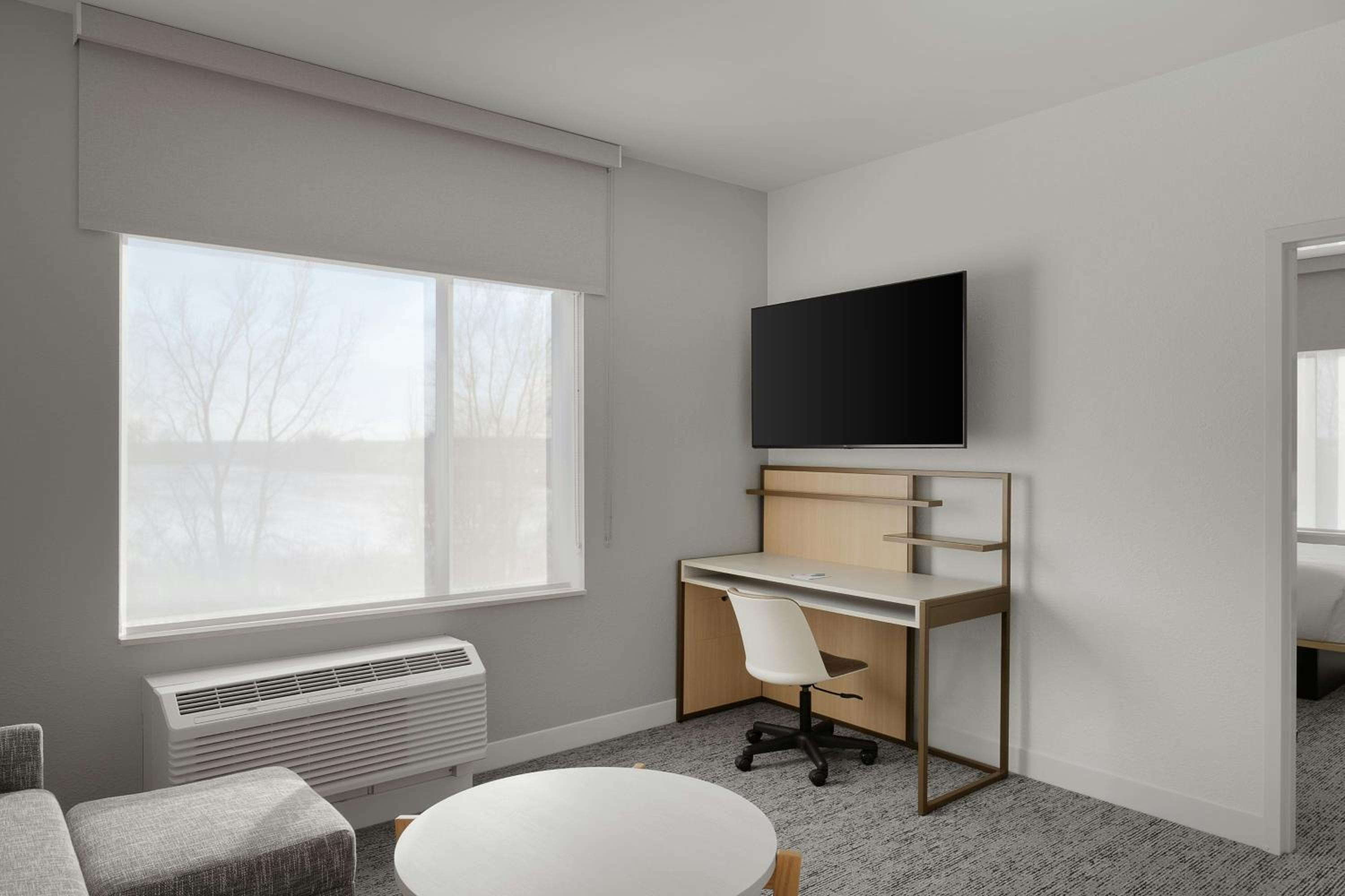 One-Bedroom Queen Suite with Sofa Bed and Roll-in Shower - Mobility and Hearing Accessible photo 3