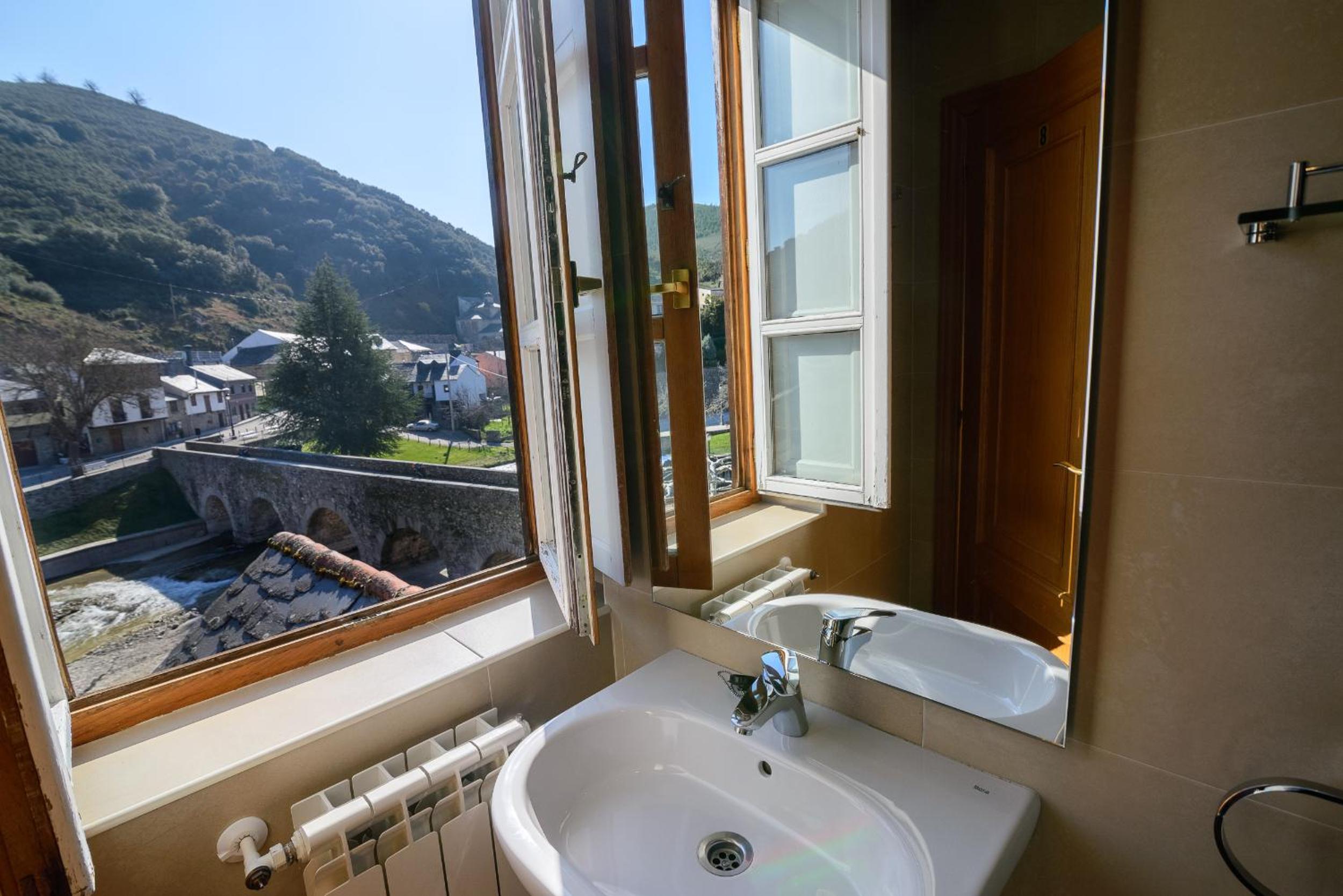 Suite - Photo 3