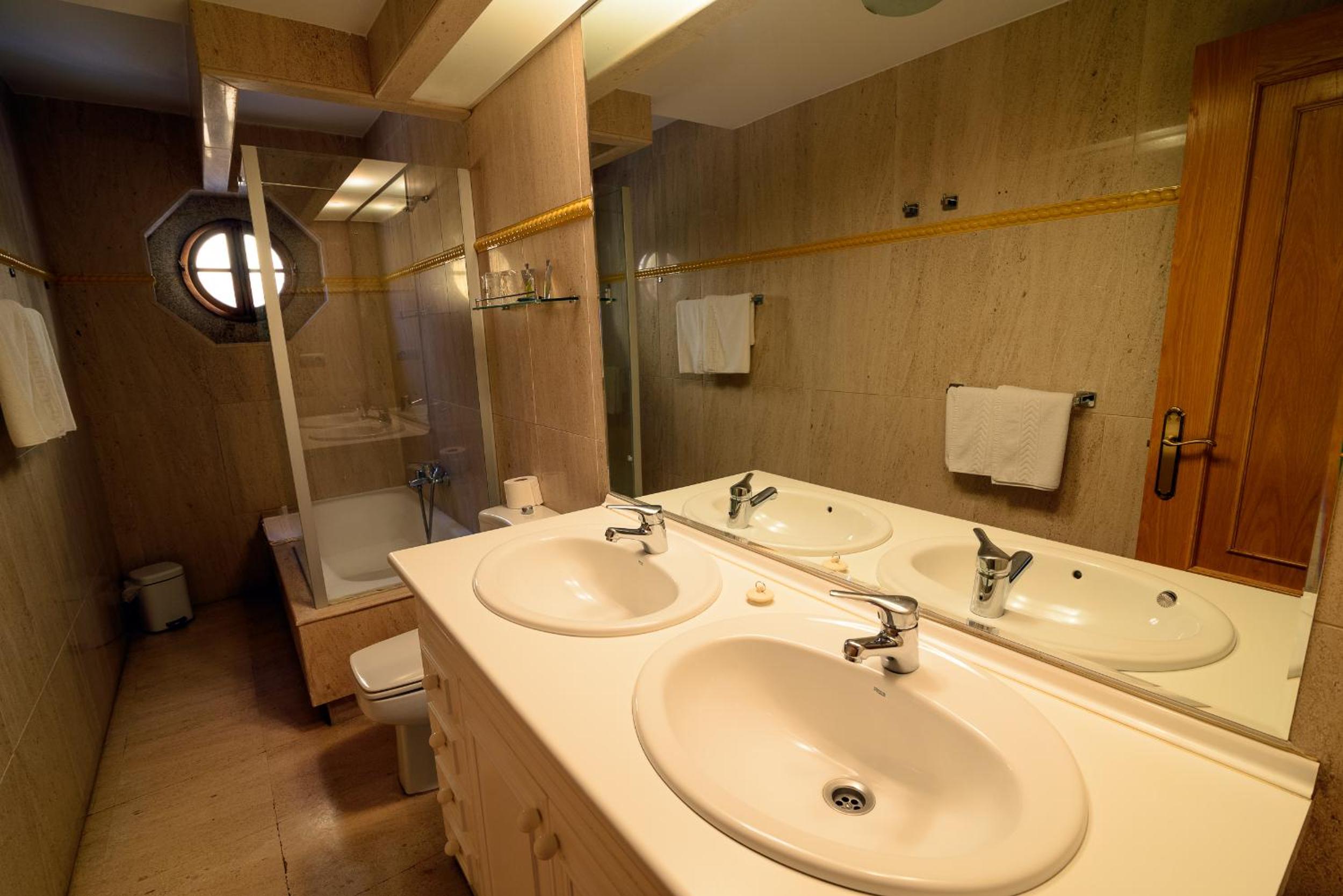 Twin Room - Photo 4
