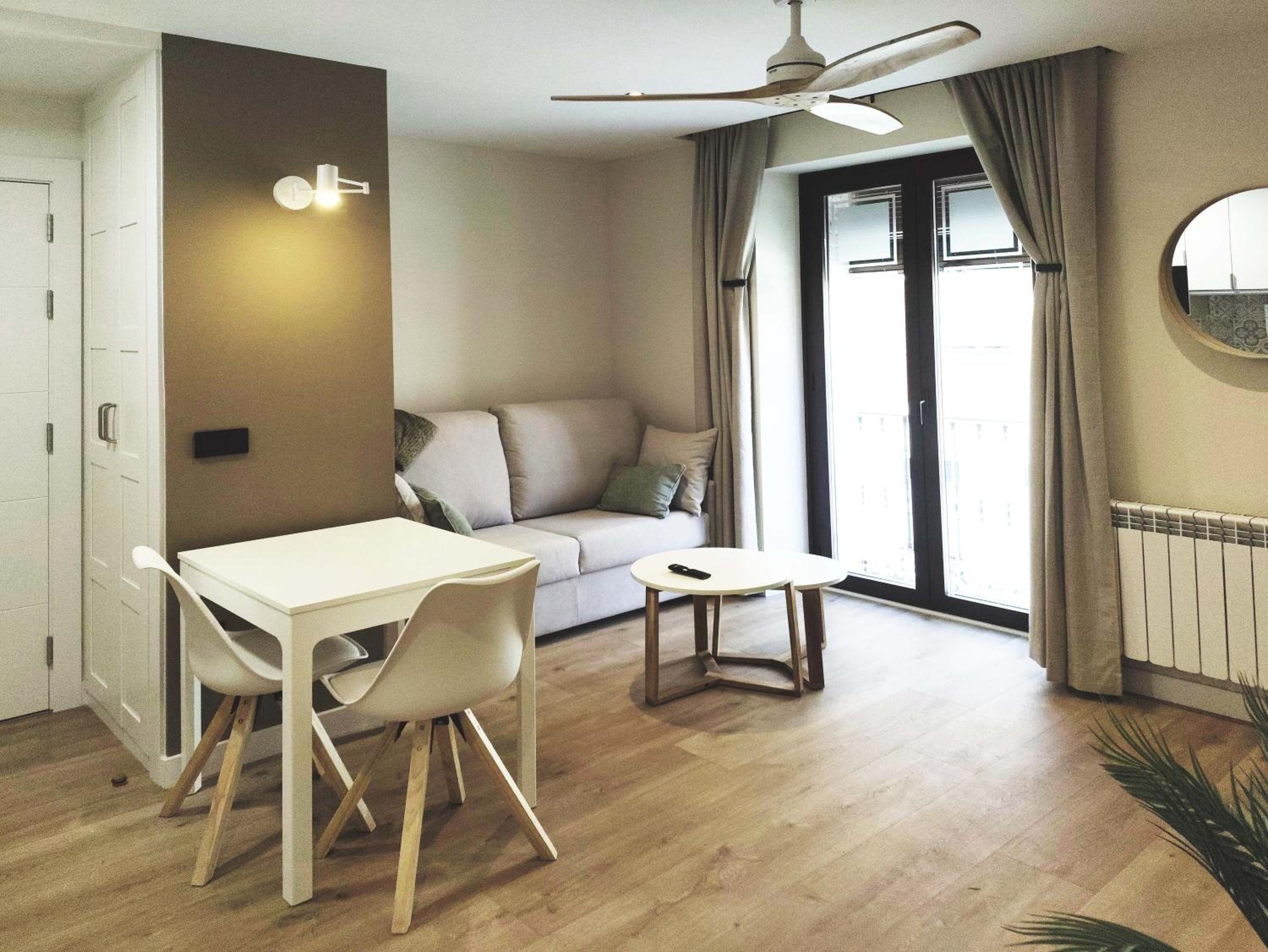 One-Bedroom Apartment with Balcony photo 2