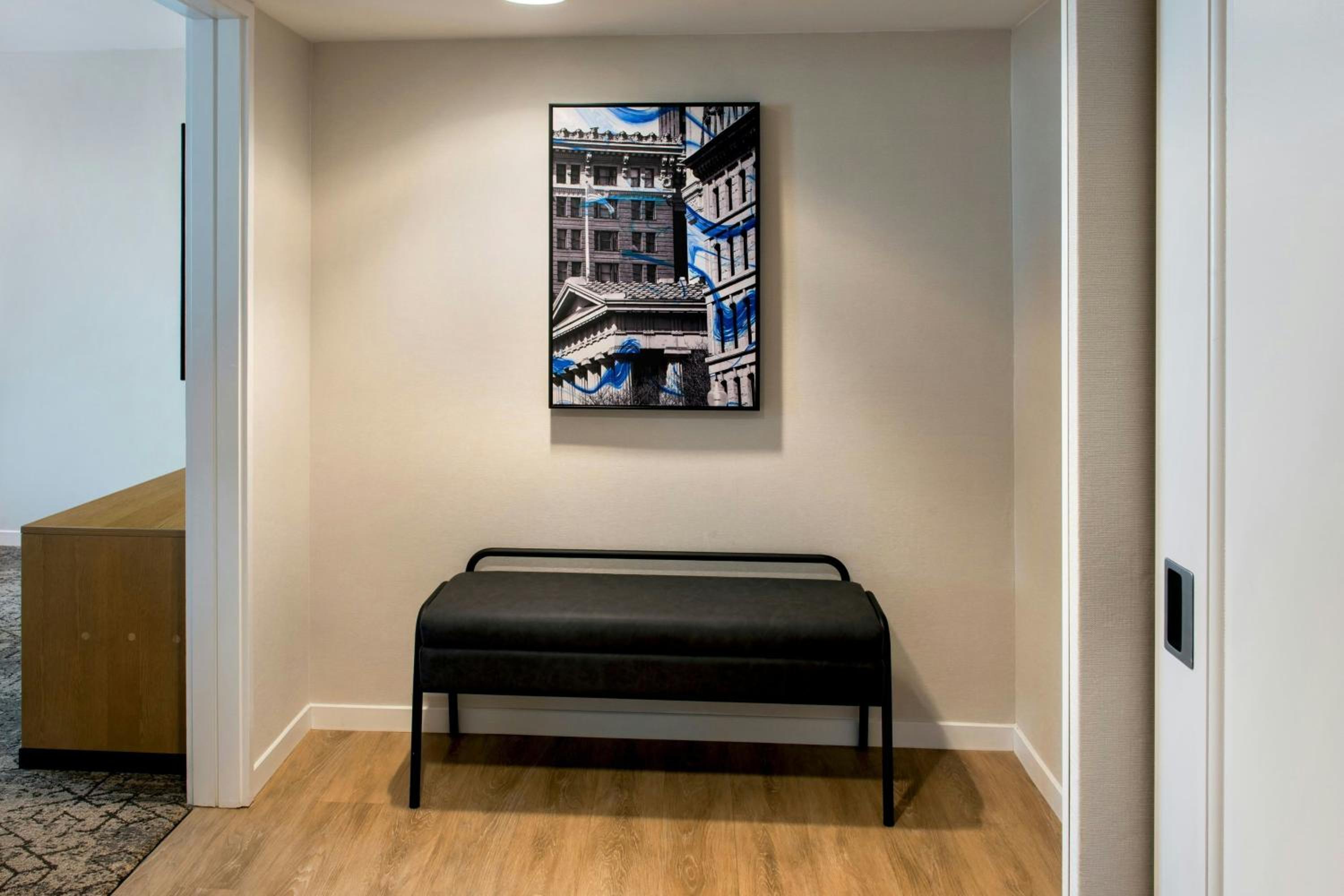 Executive Junior Suite with Sofa Bed and Tub - High Floor - Mobility Accessible