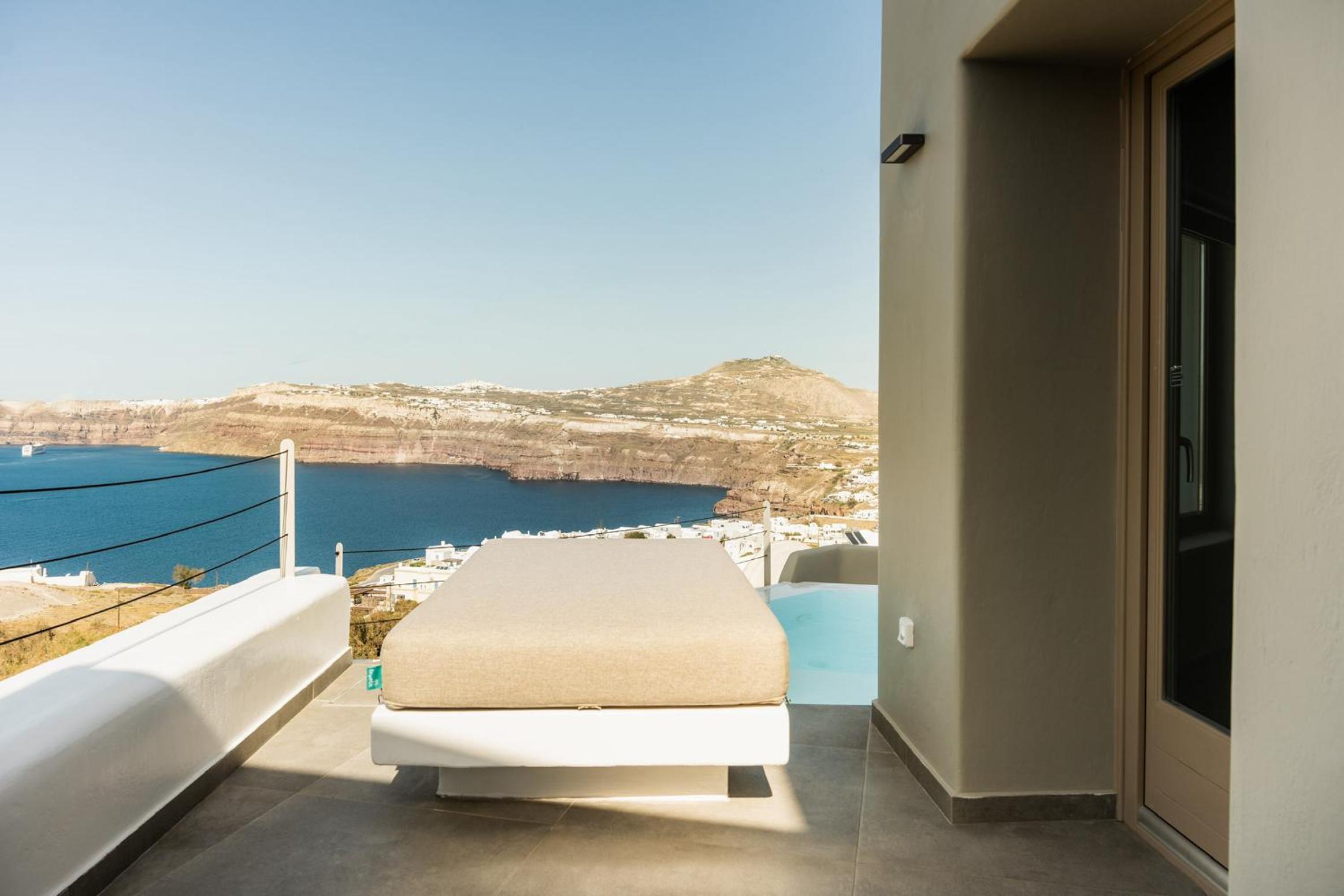 Elysium Suite with Private Plunge Pool and Caldera View photo 3