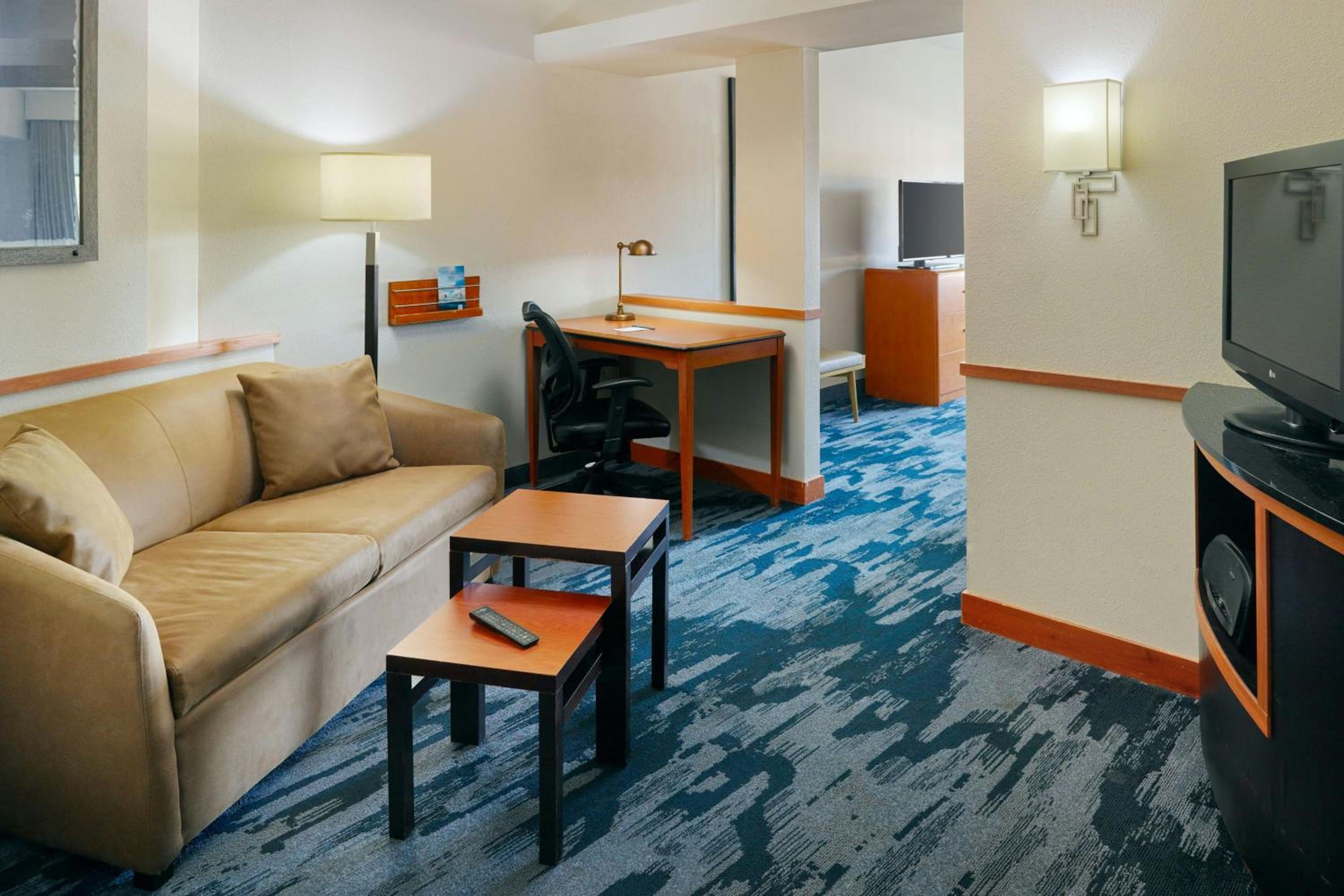 Studio with Two Queen Beds and Sofa Bed - Hearing Accessible - Photo 3