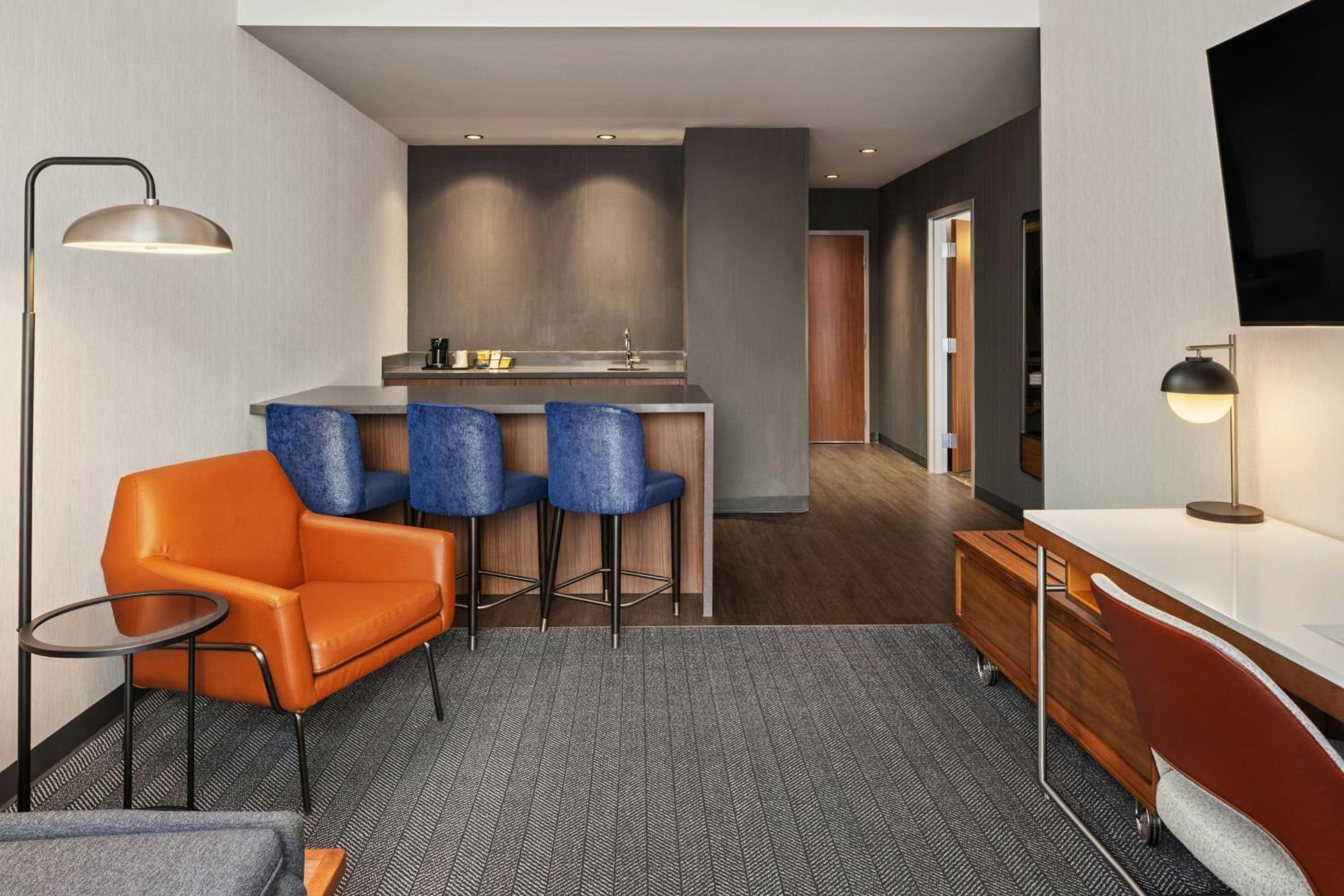 One-Bedroom King Suite with Sofa Bed  - Photo 5