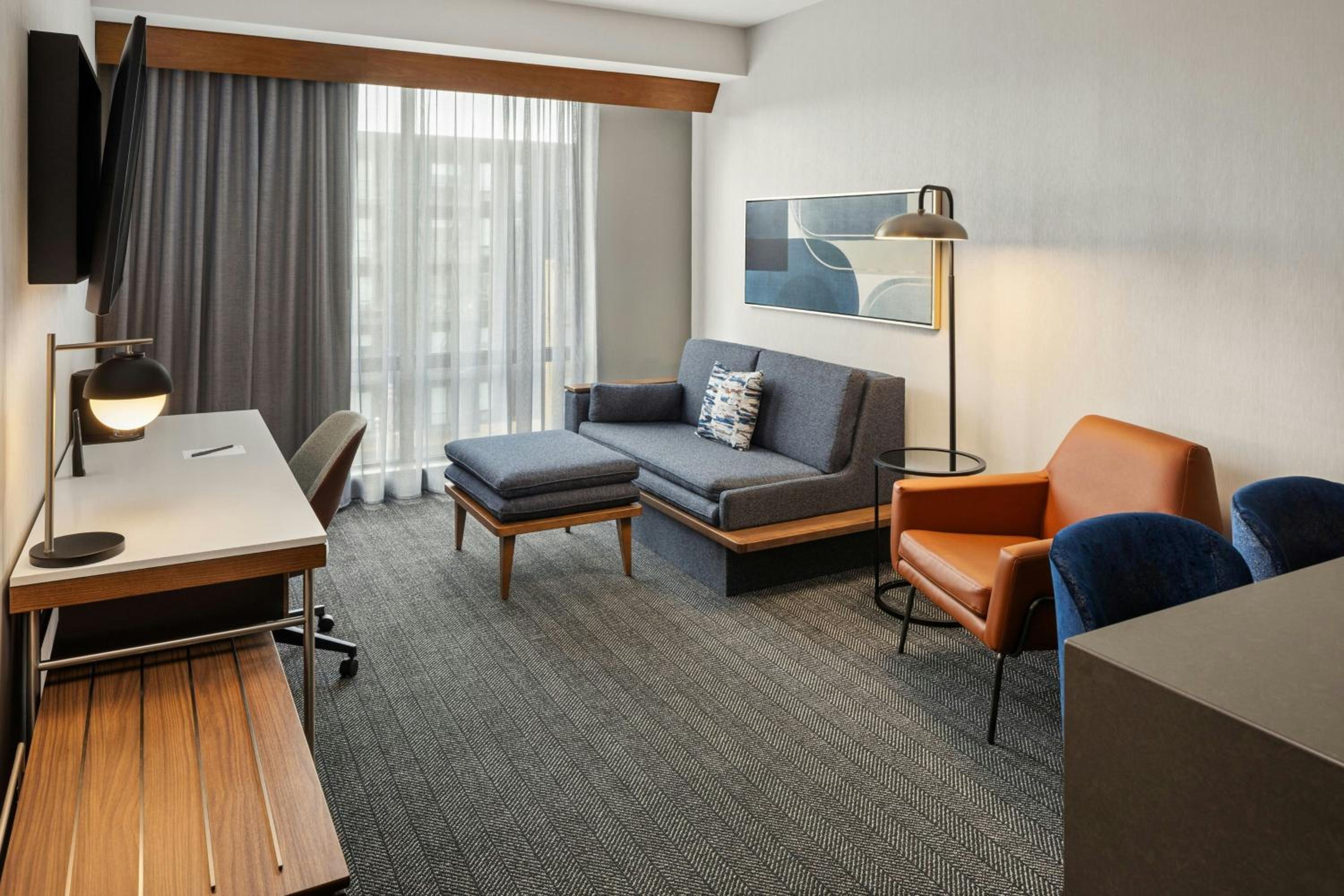 One-Bedroom King Suite with Sofa Bed  - Photo 2