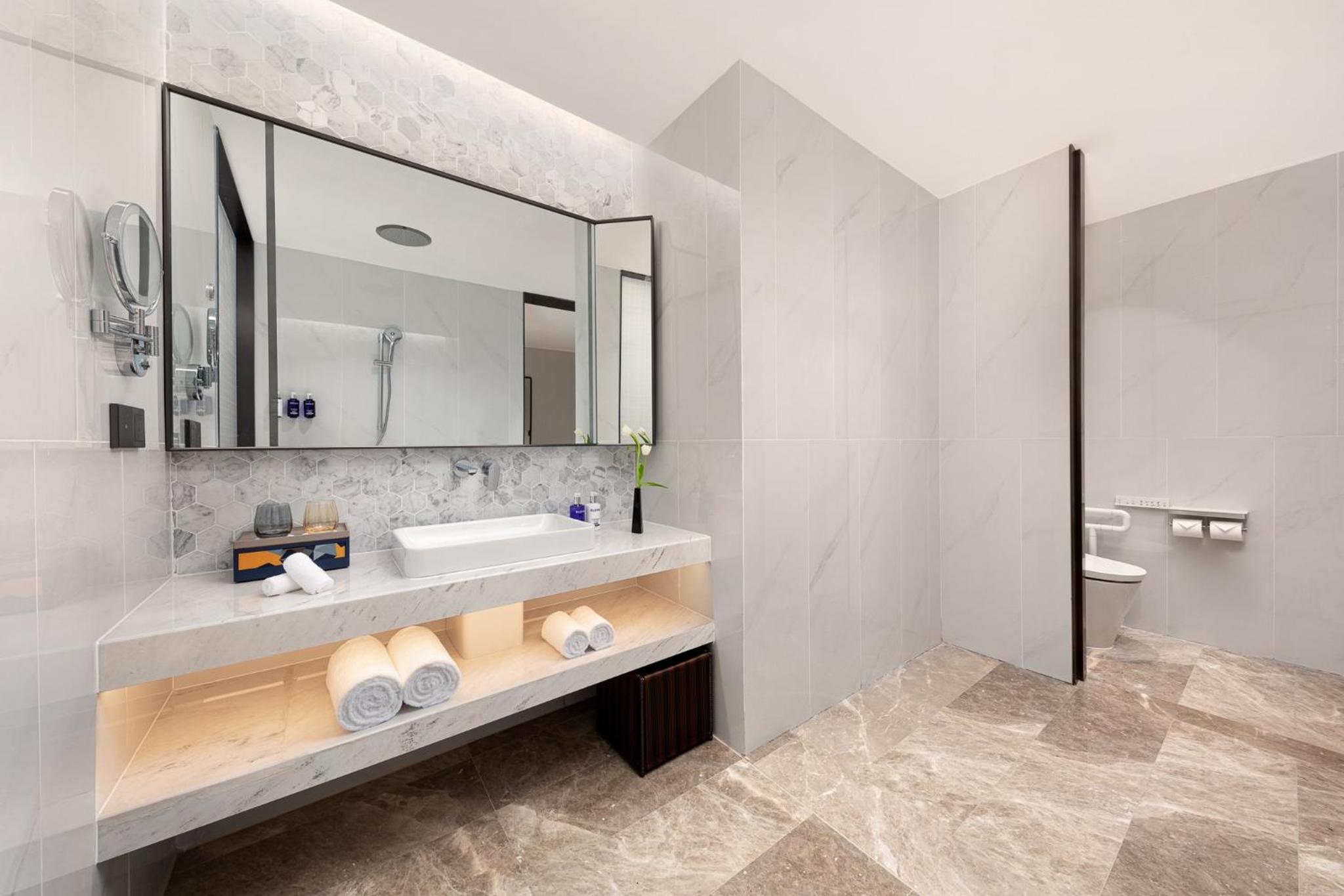 Premium King Room - Disability Access photo 2