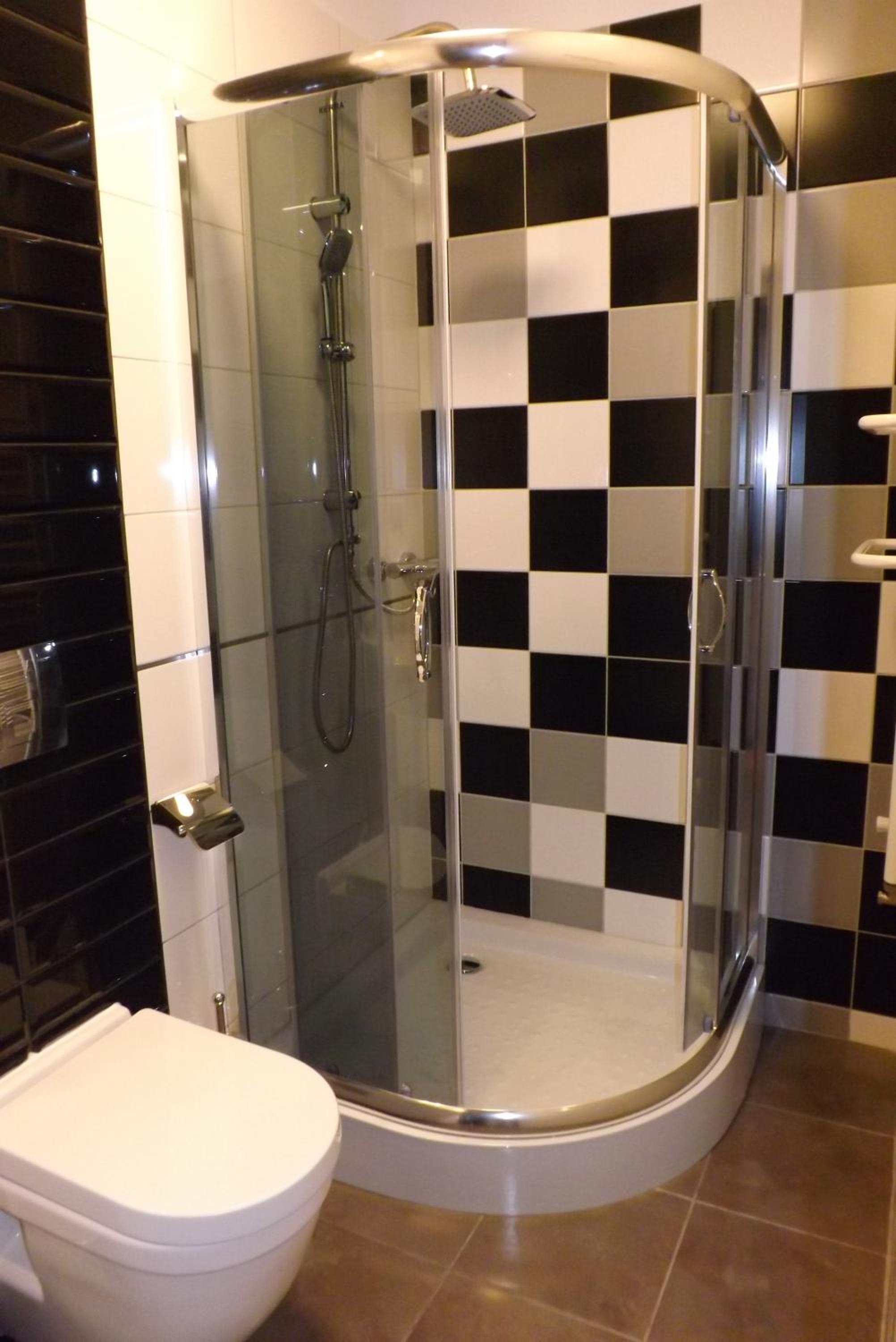 Double Room with Private Bathroom - Photo 11