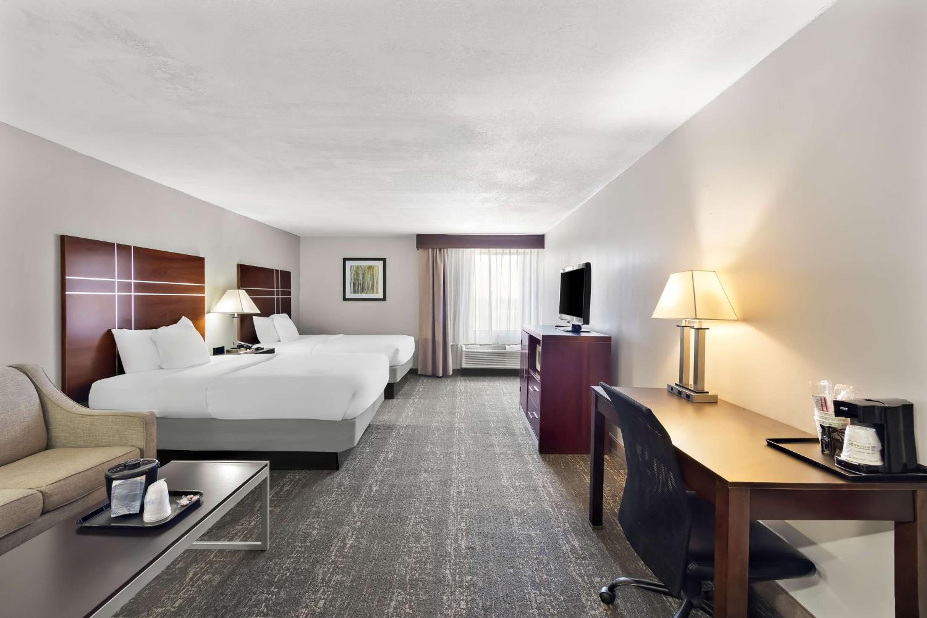 Double Room with Two Double Beds and Sofa Bed - Non-Smoking - Photo 1
