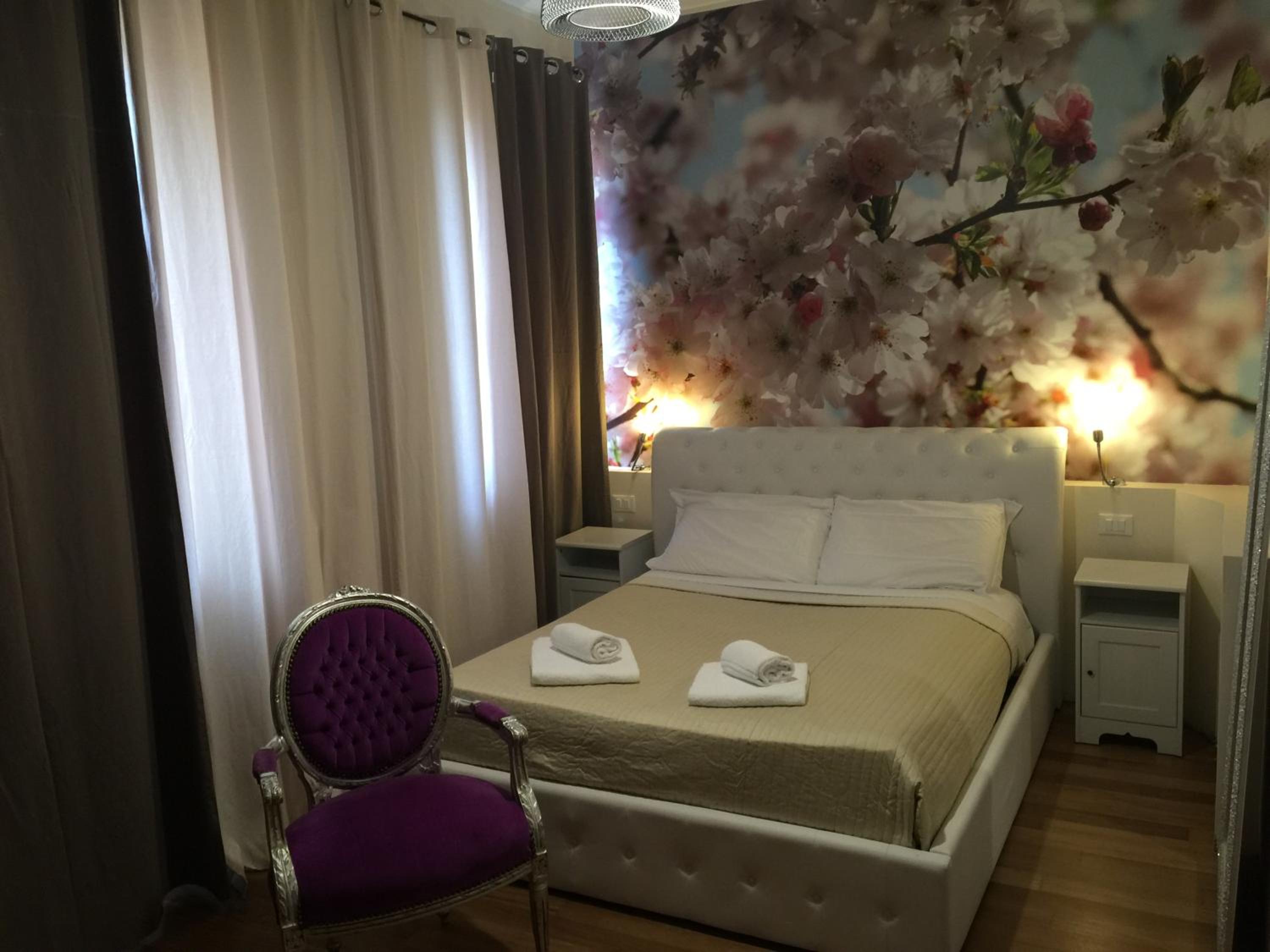 Double Room with Private Bathroom - Photo 11