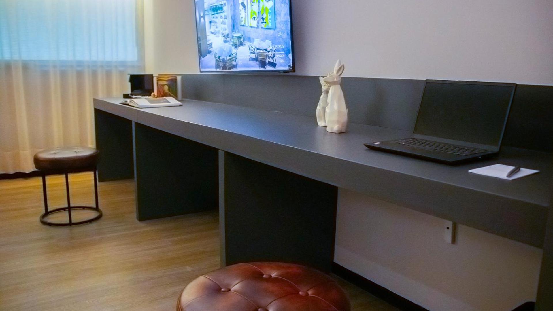 Suite - Photo 5