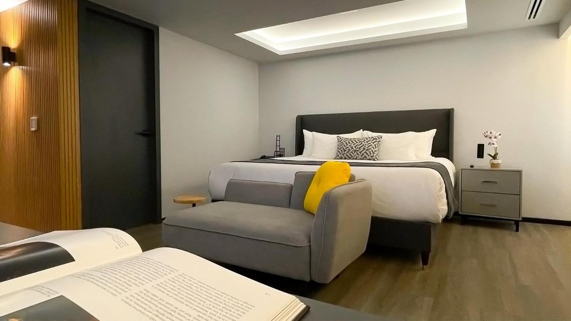 Suite - Photo 2
