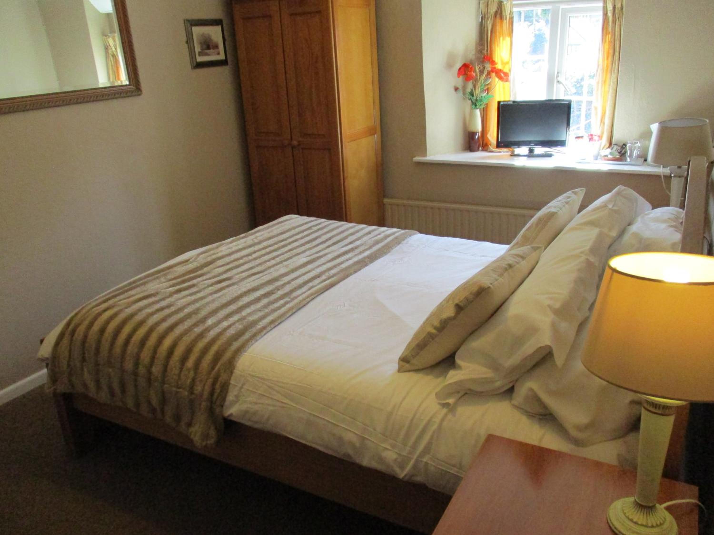 Double Room with En Suite Shower - Photo 8