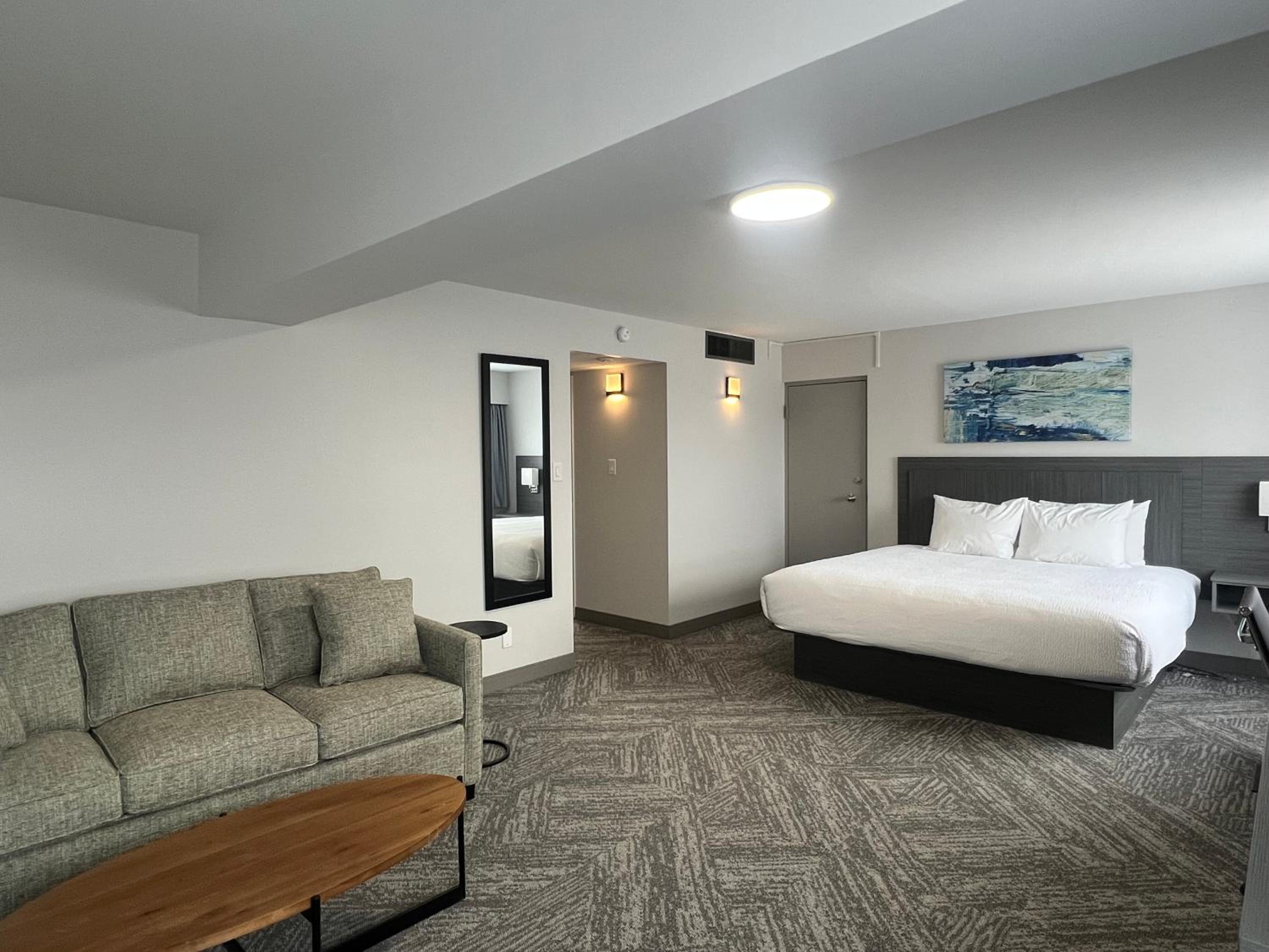 King Room - Non-Smoking - Photo 5