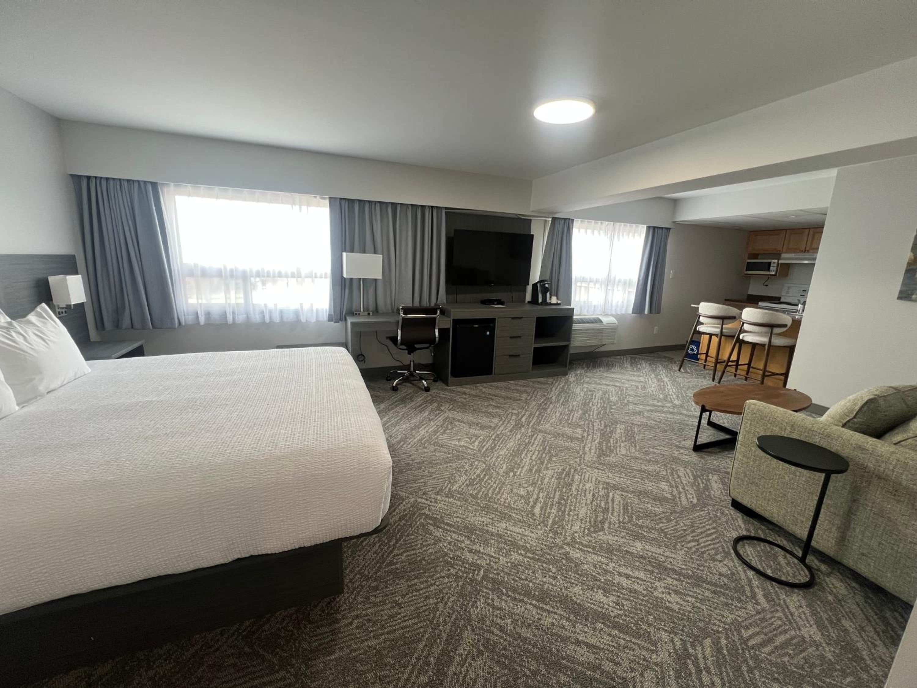 Larger King Room with Sofa Bed - Non-Smoking - Photo 6