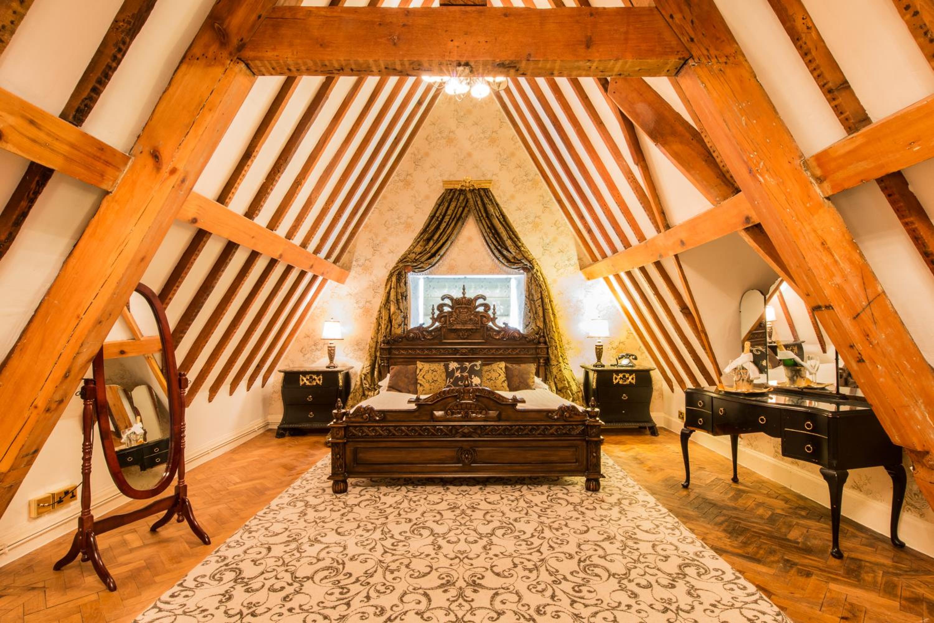Luxury Suite with Spa Bath photo 2