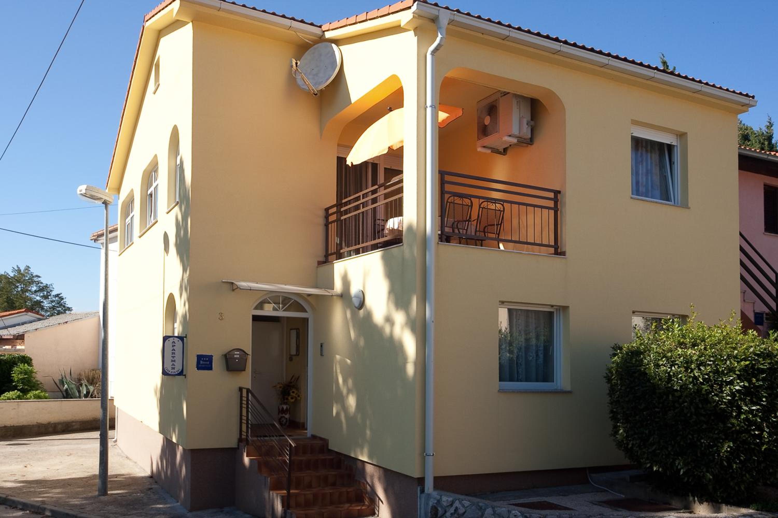 Apartment with Terrace - Photo 3