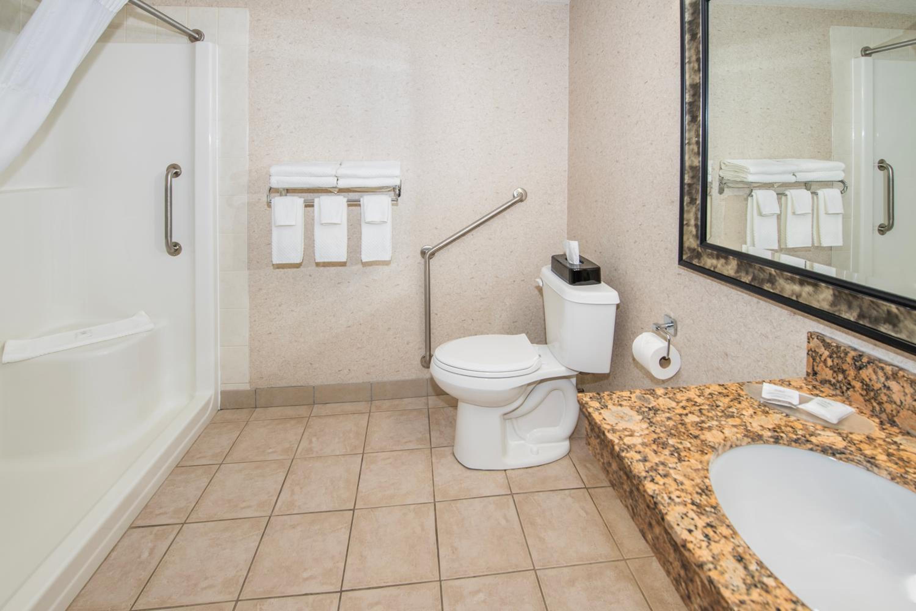 Queen Room - Non-Smoking - Photo 4