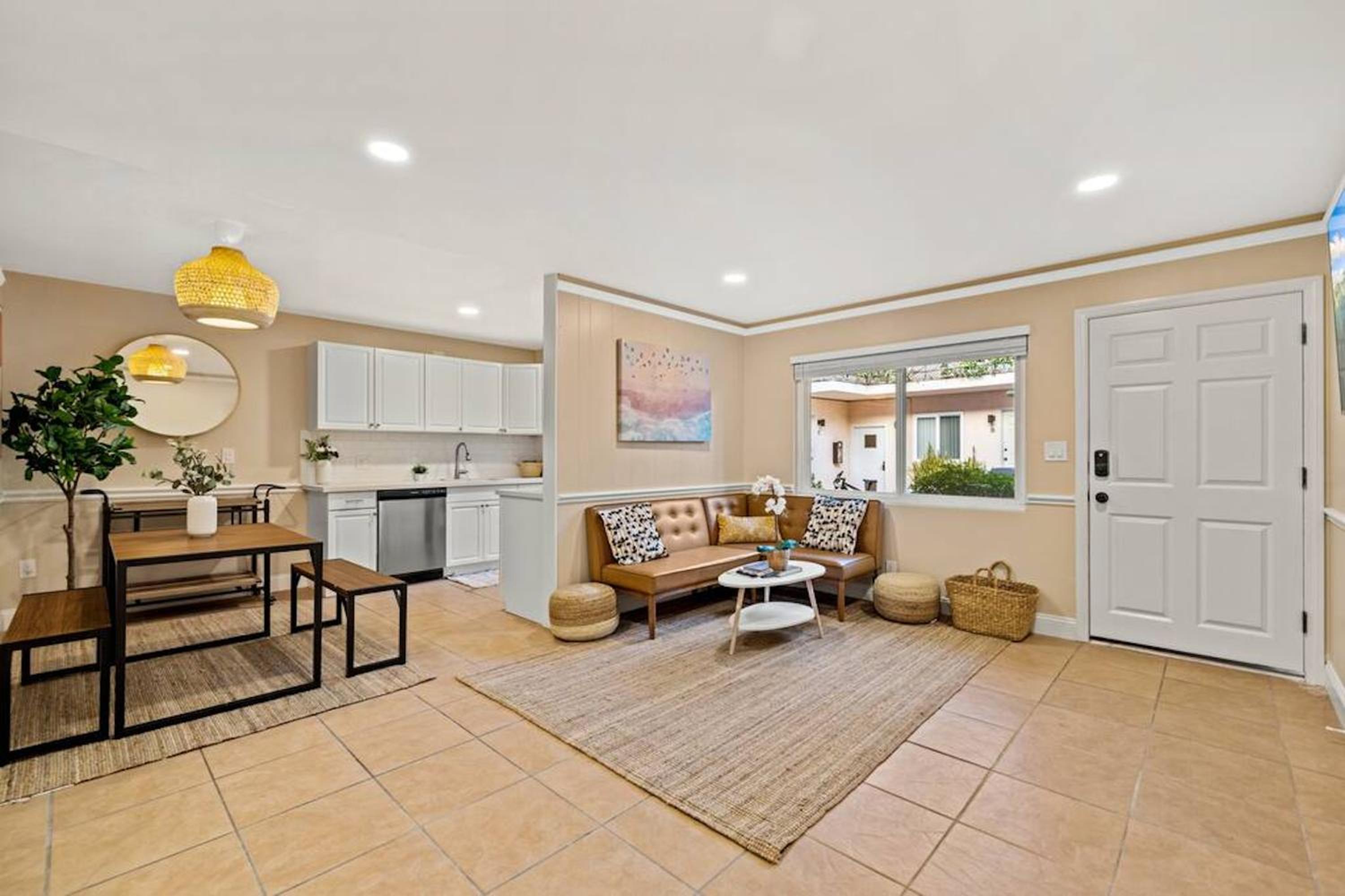Classic Apartment photo 2