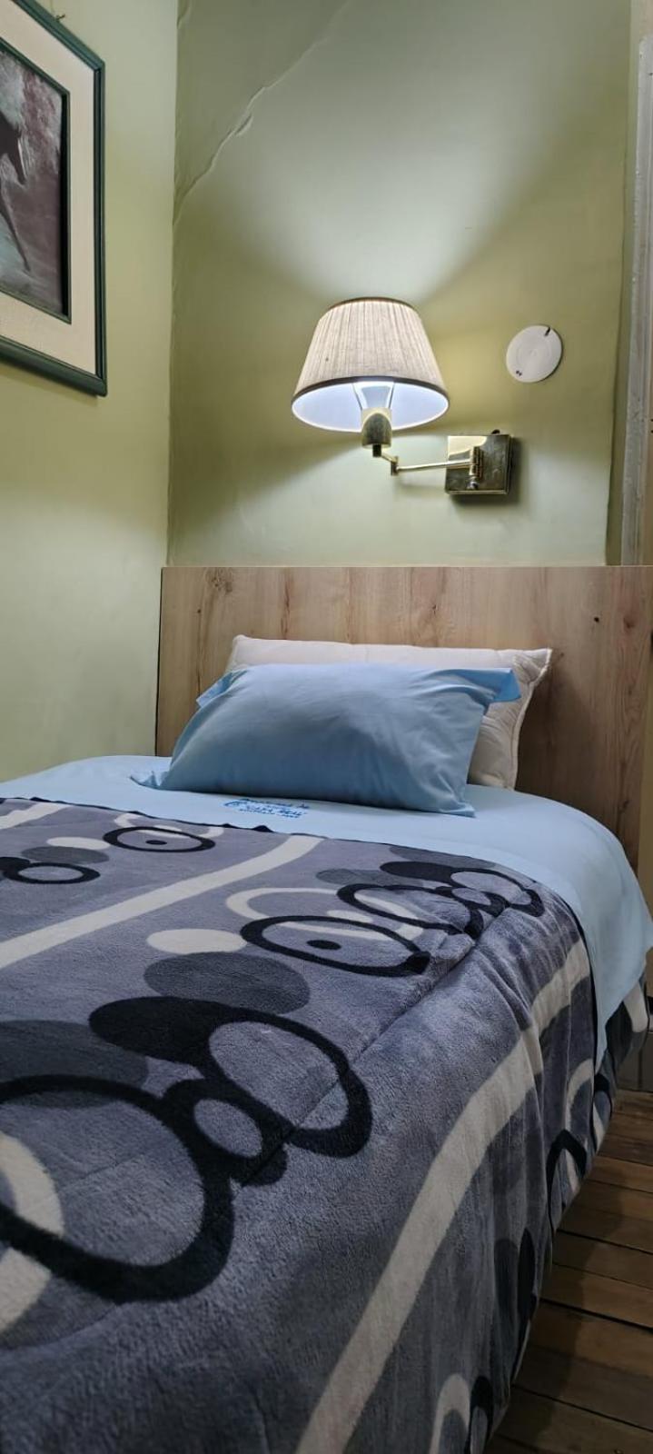 Single Room with Private Bathroom photo 2