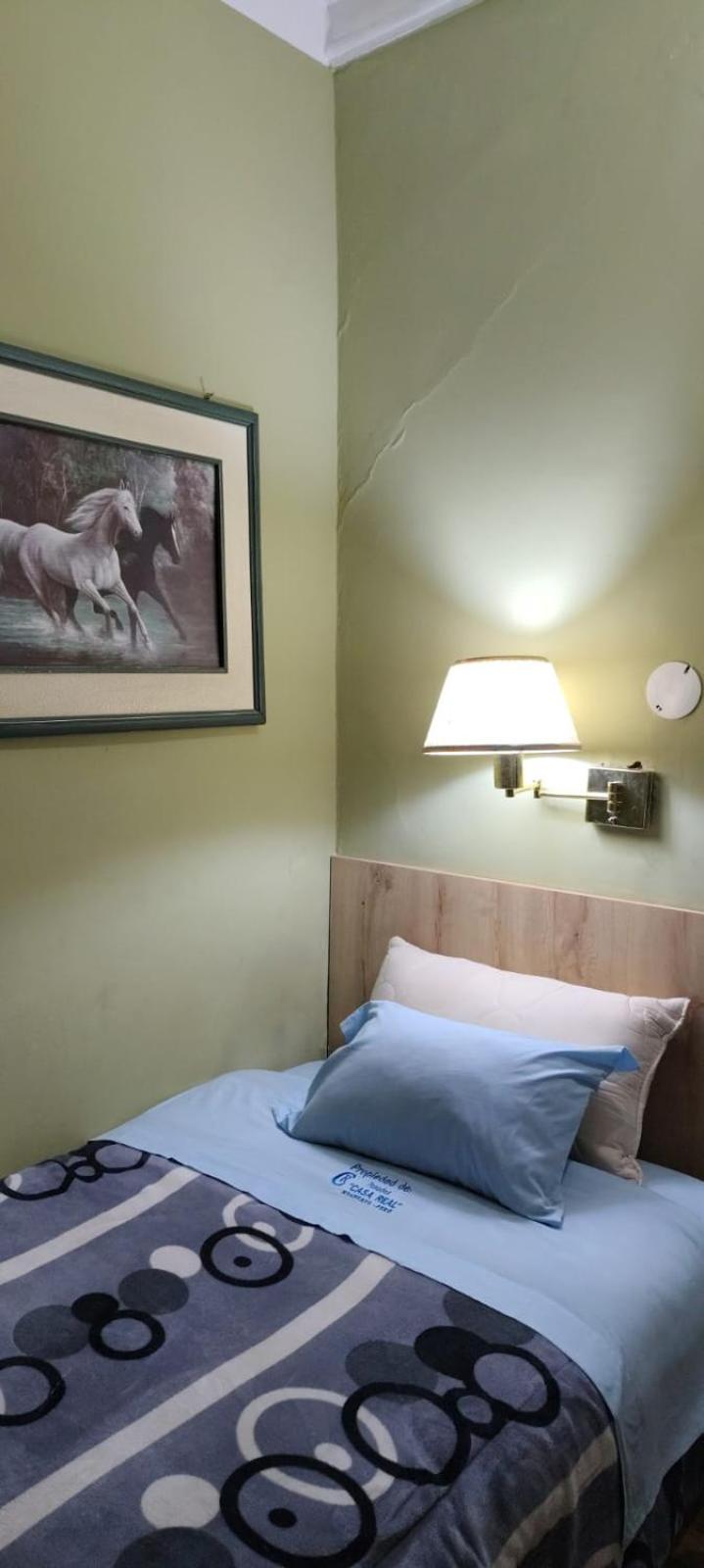 Single Room with Private Bathroom photo 3