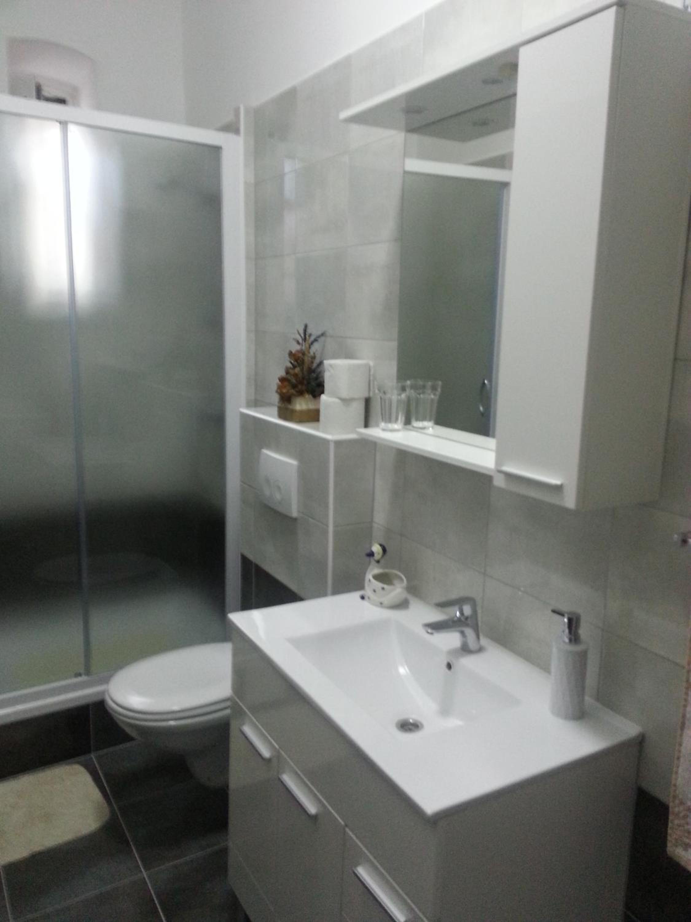 One-Bedroom Apartment - Photo 5