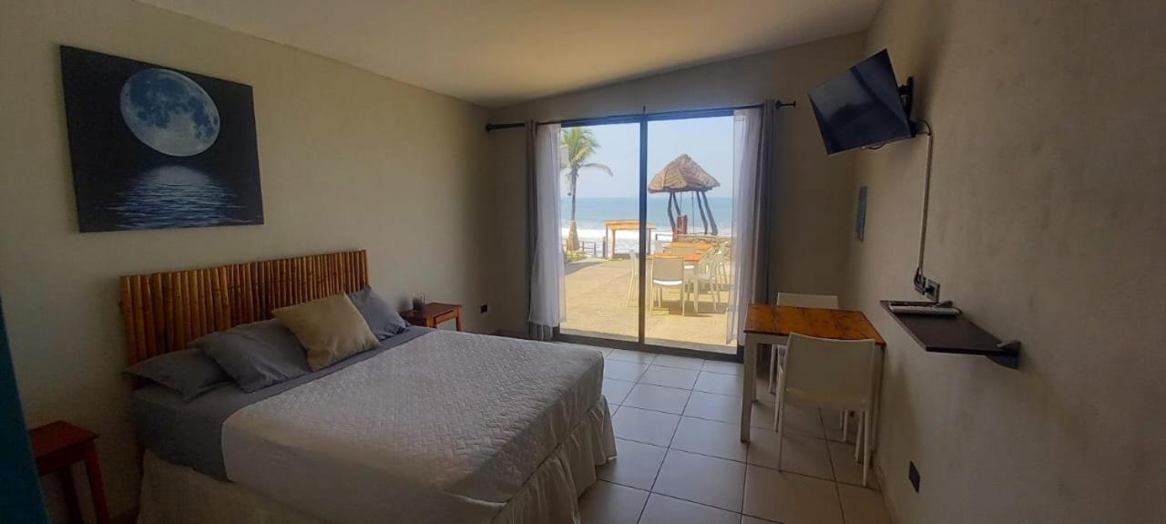Deluxe Double Room with Side Sea View photo 2