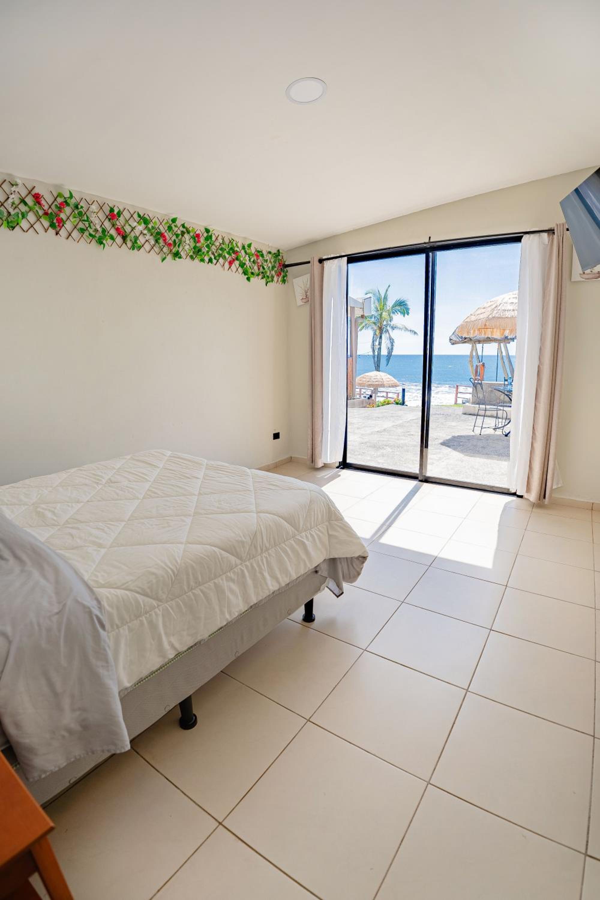 Deluxe Double Room with Side Sea View photo 1