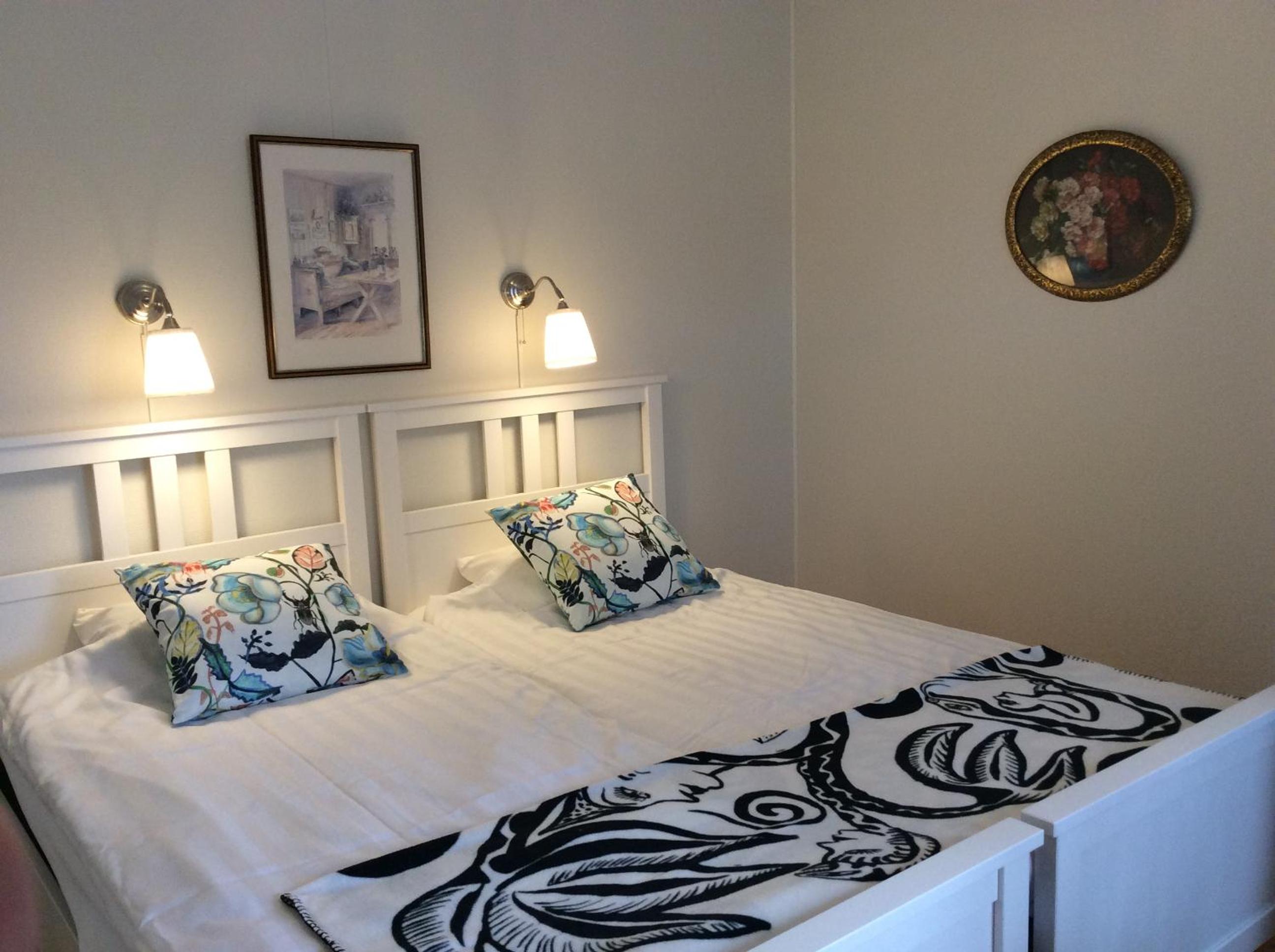 Double or Twin Room with Shared Bathroom photo 1