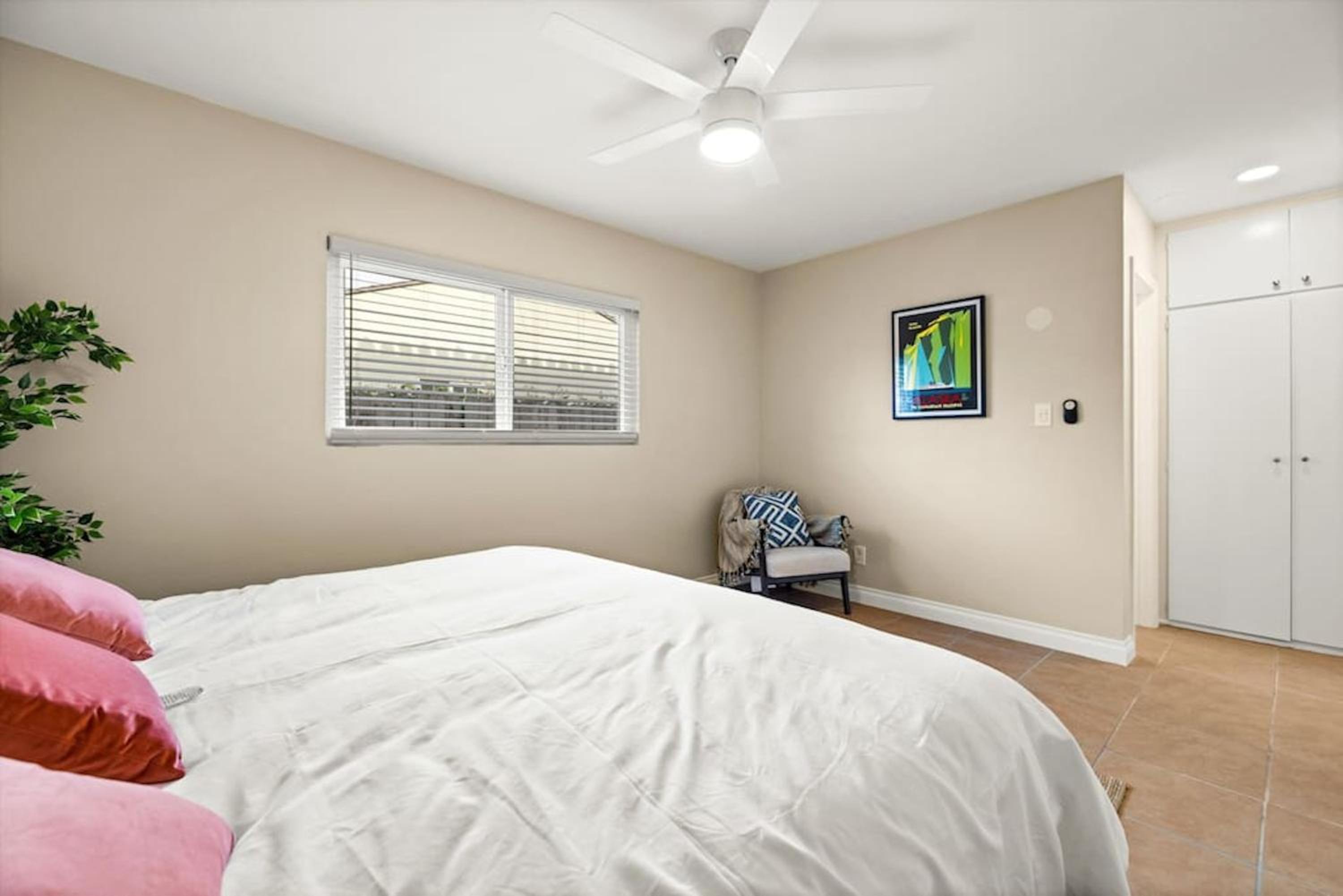 Deluxe One-Bedroom Apartment photo 3