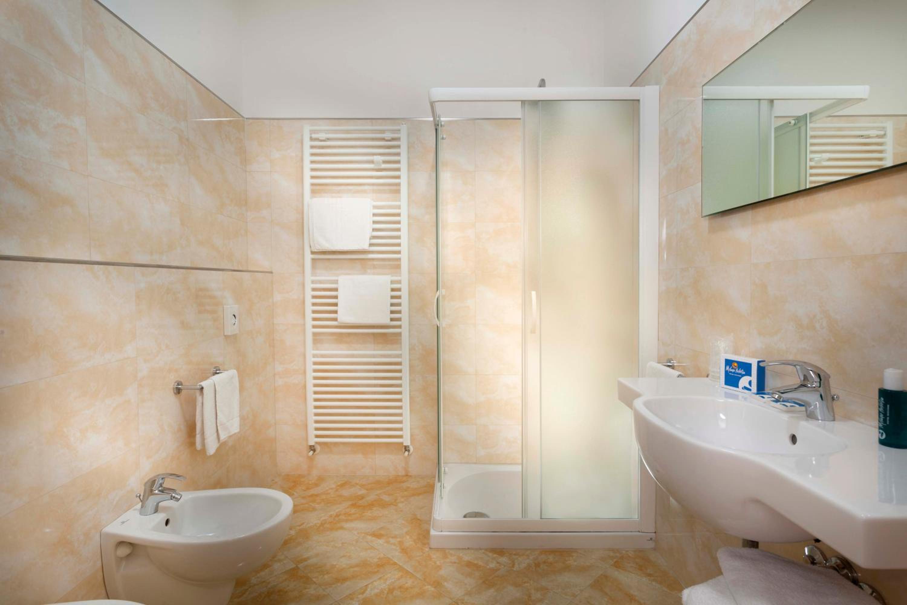 Standard Triple Room - Photo 4