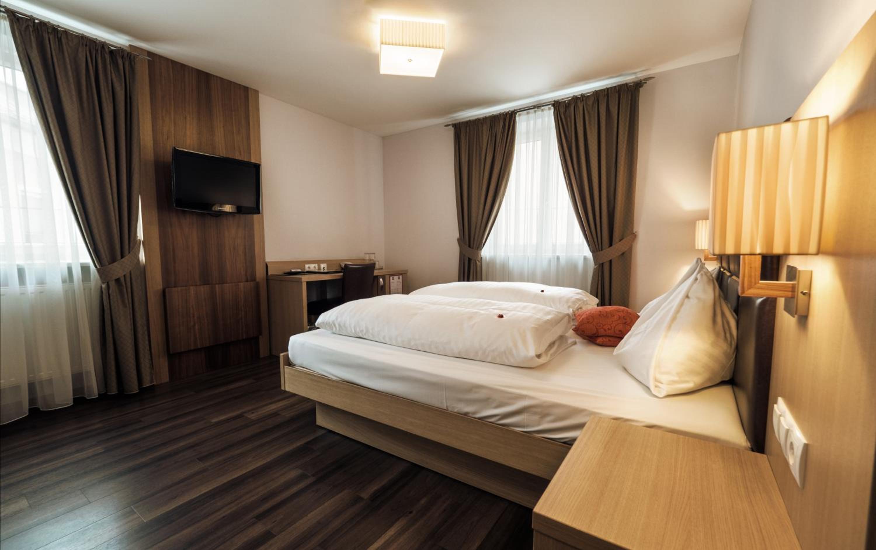 Superior Double Room with Bathtub - Photo 6