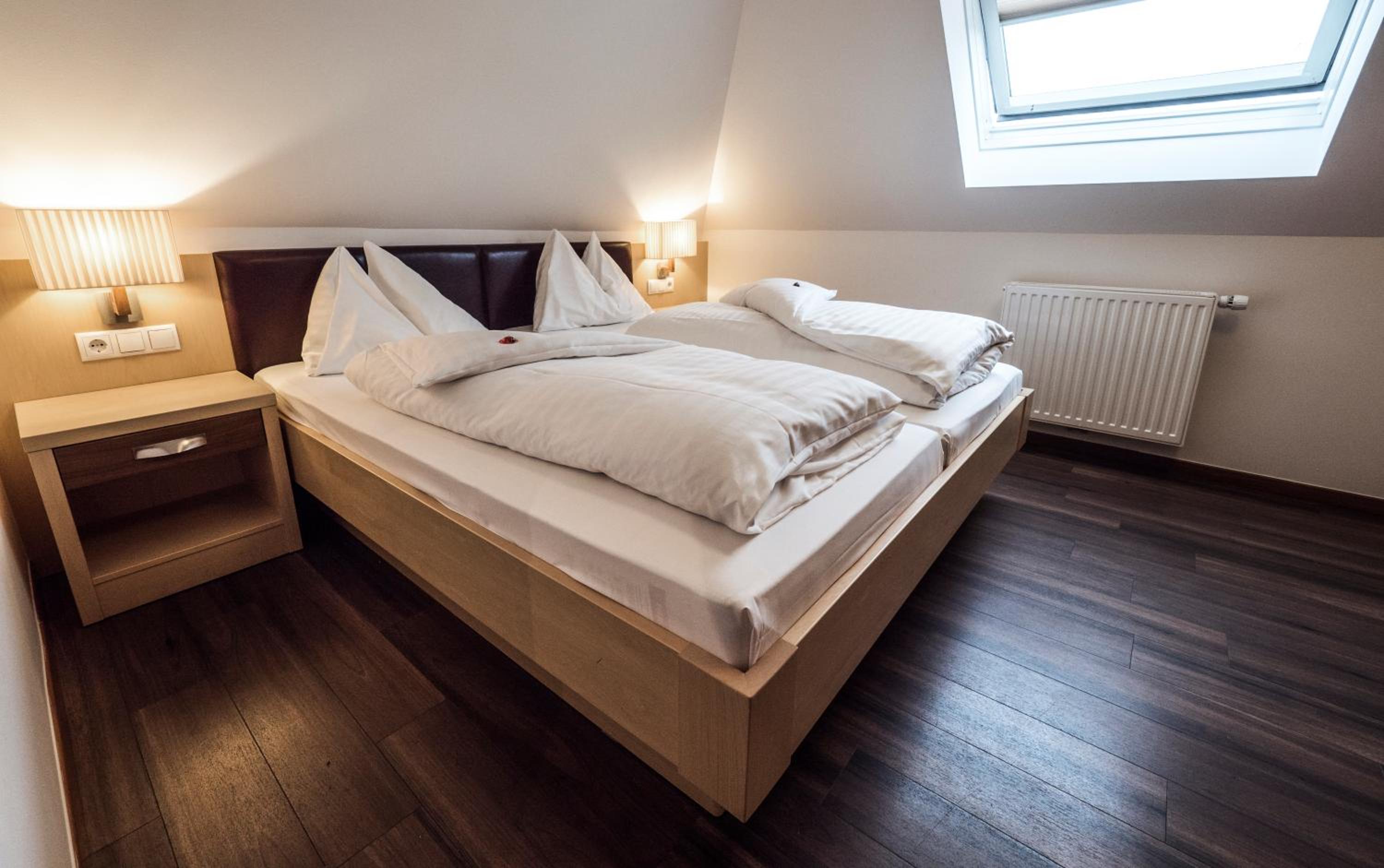 Standard Double Room - Photo 8
