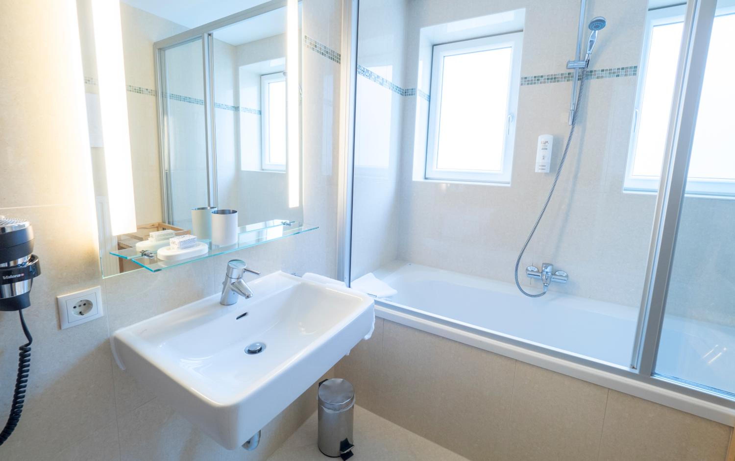 Superior Double Room with Bathtub - Photo 4