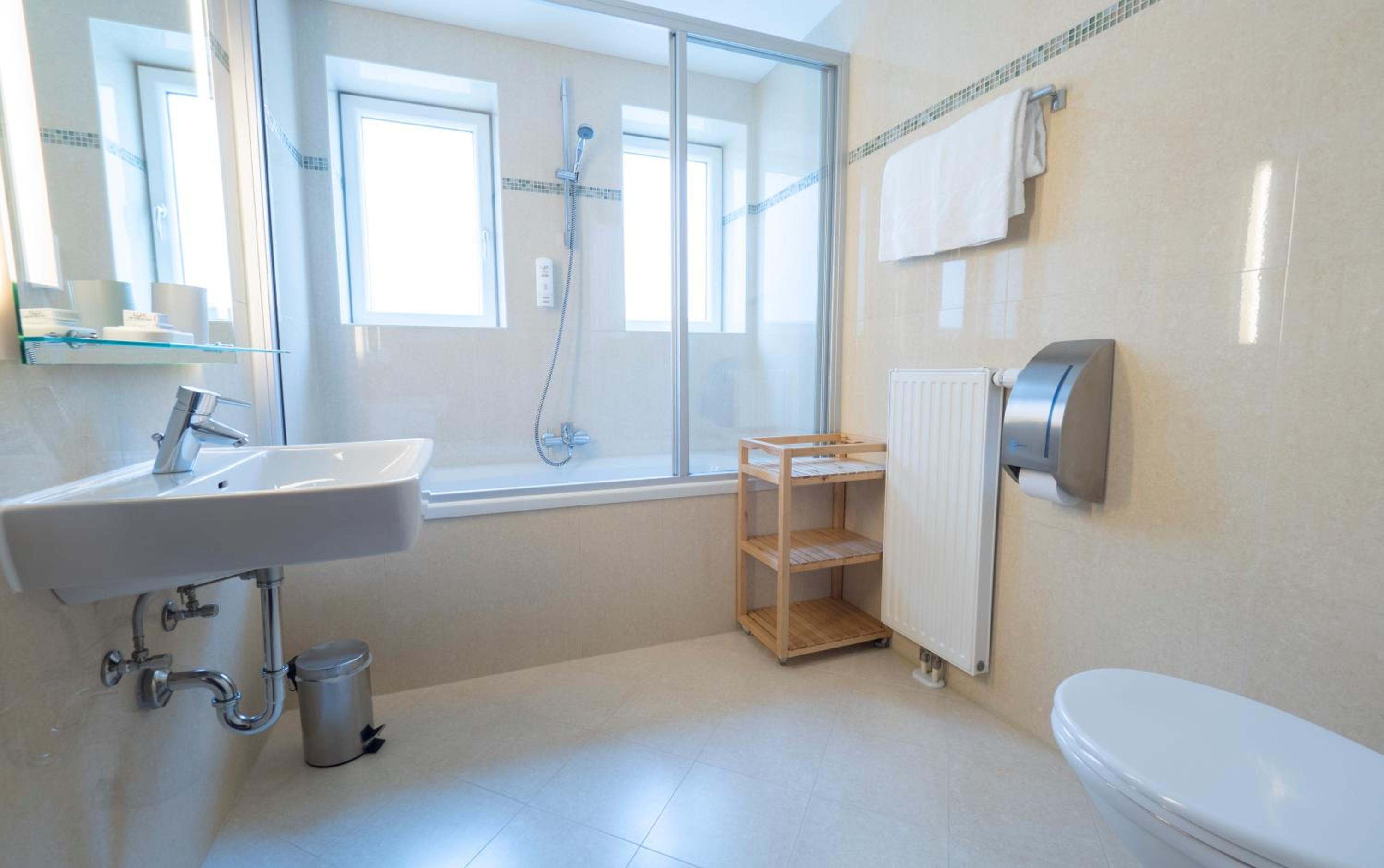 Superior Double Room with Bathtub - Photo 2