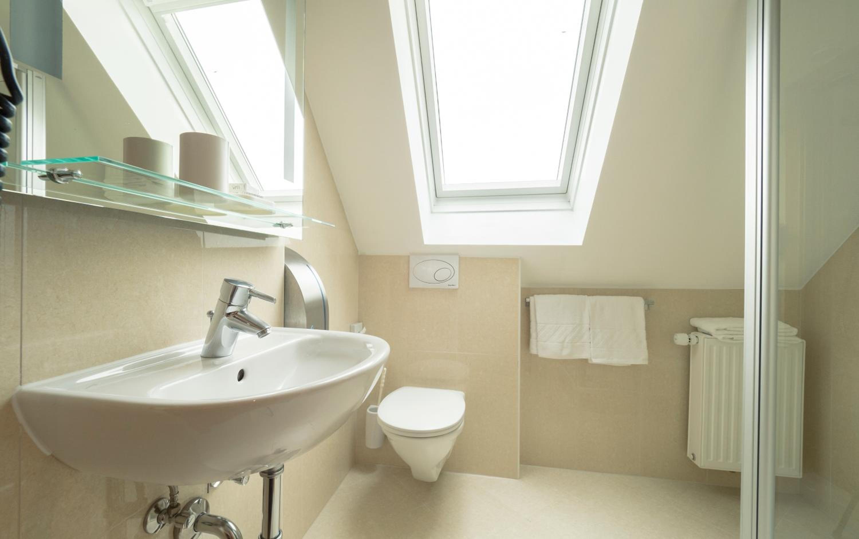Standard Double Room - Photo 4