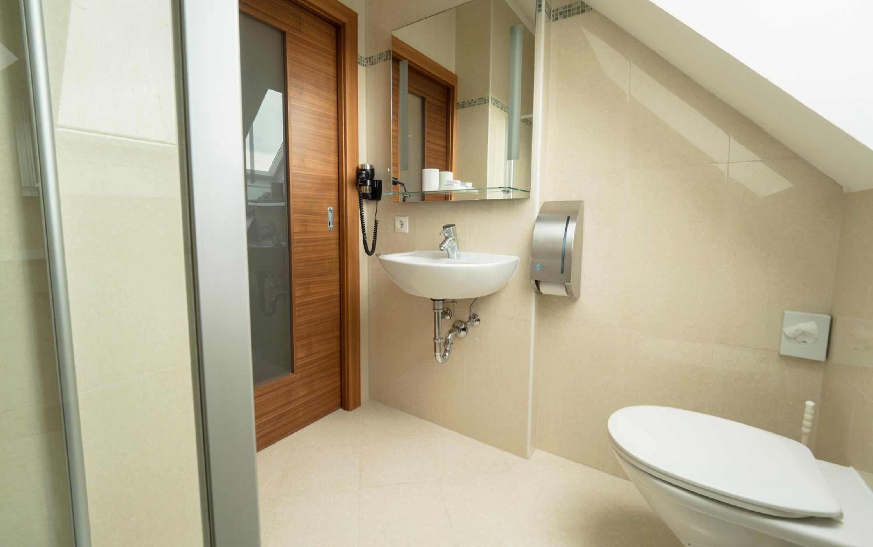 Standard Double Room - Photo 3
