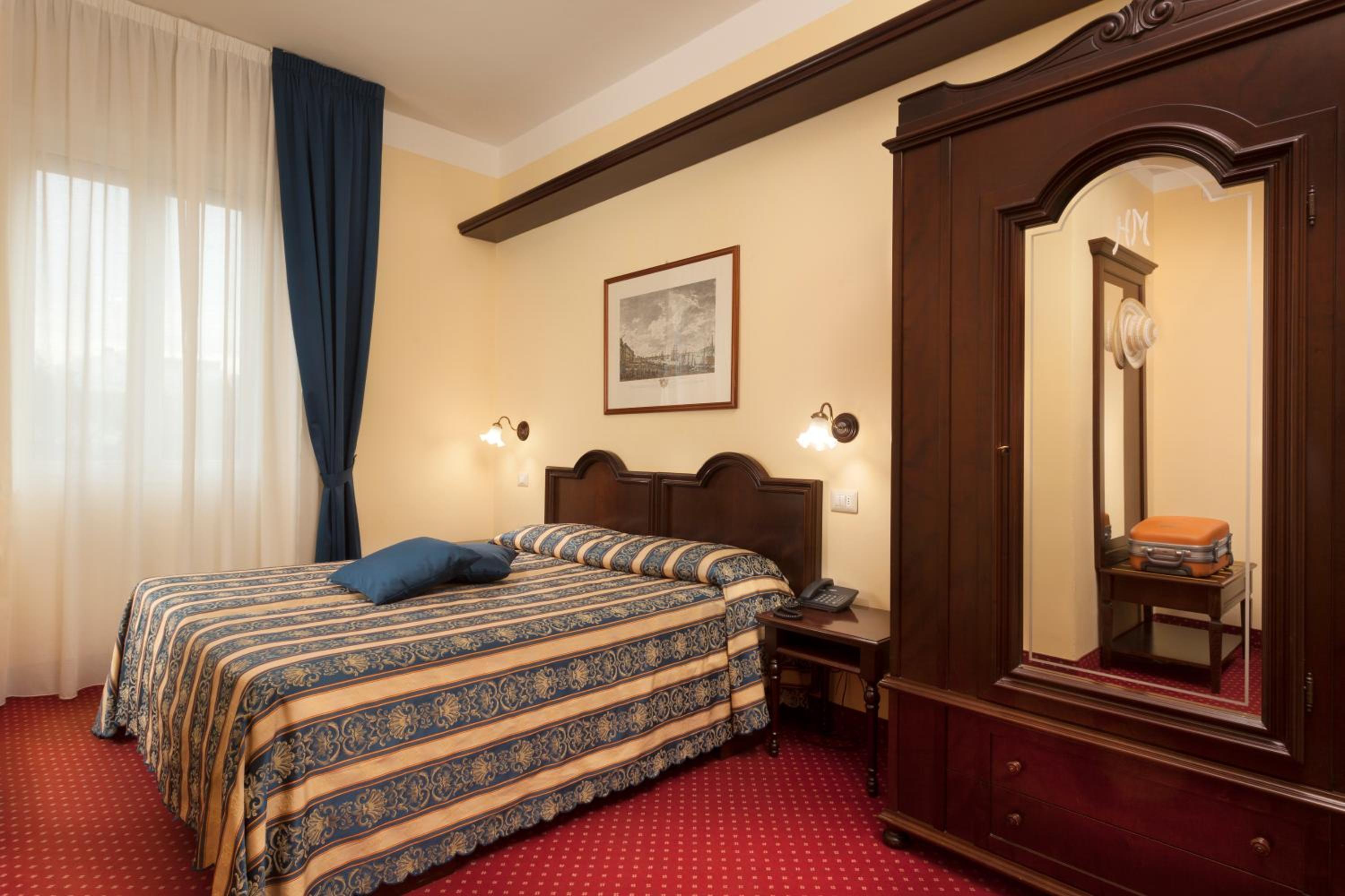 Standard Double or Twin Room - Photo 5