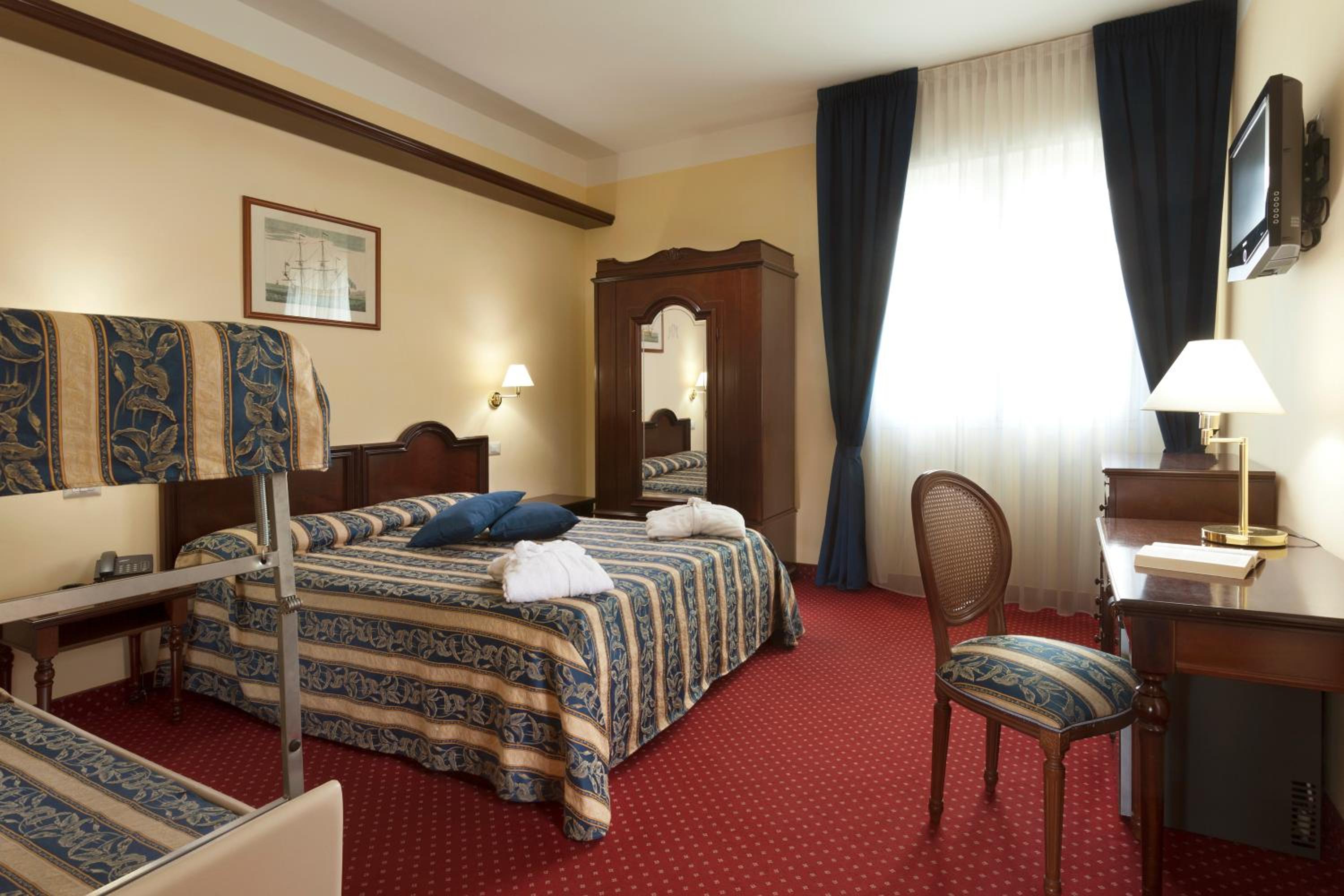 Standard Triple Room - Photo 2