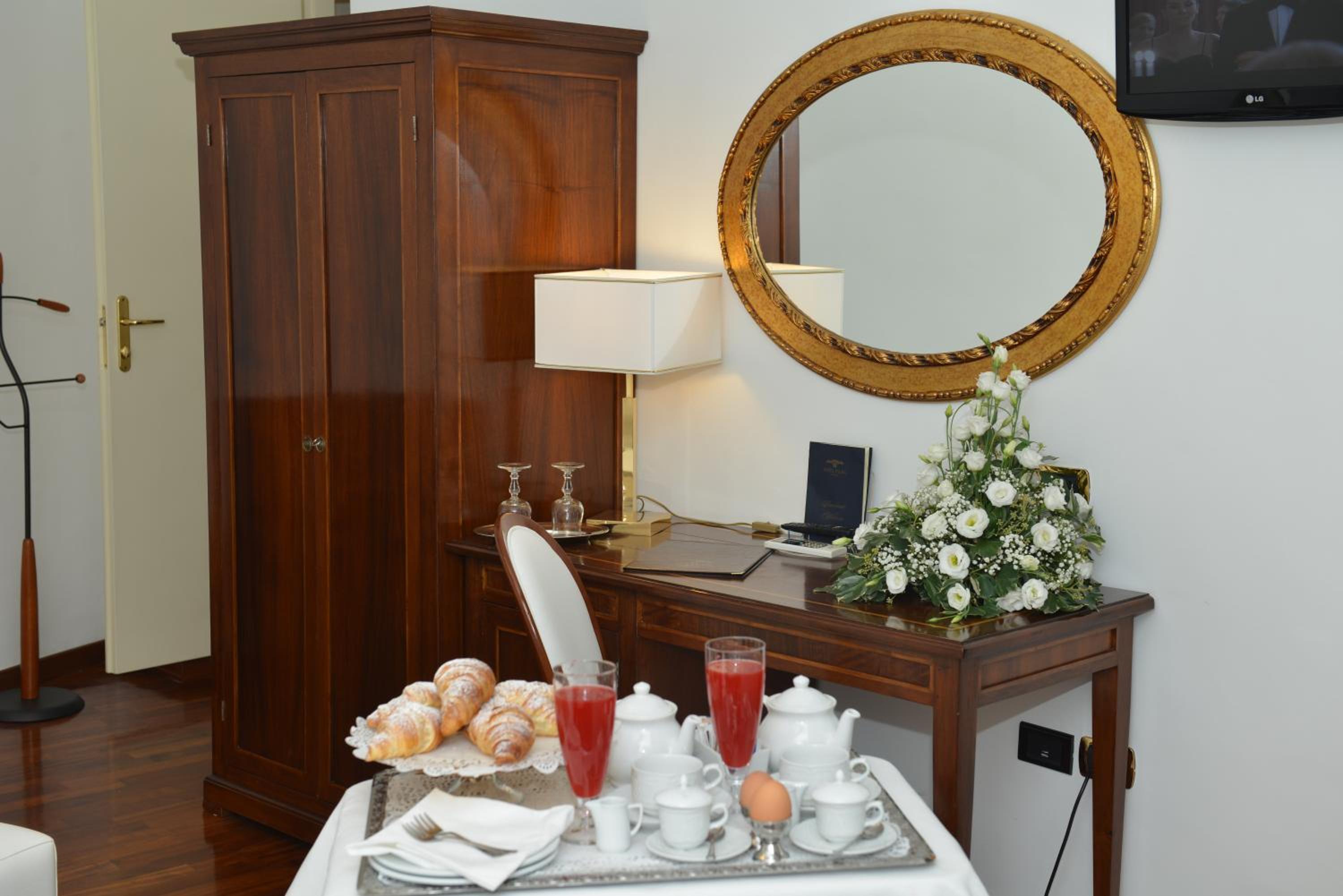 Deluxe Room - Photo 4