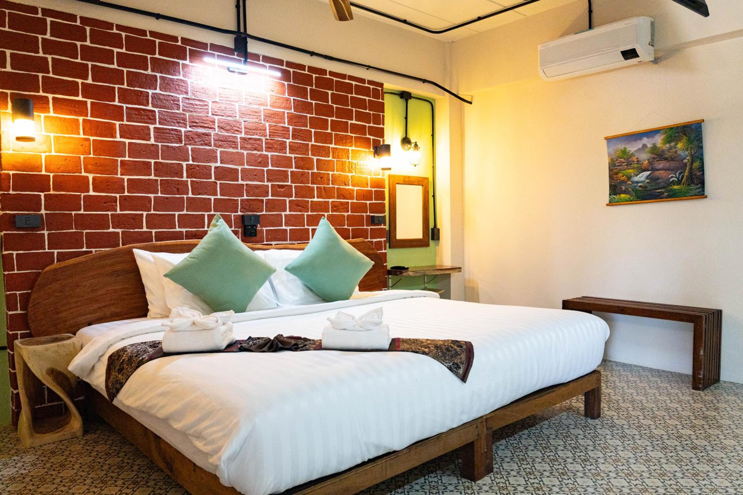 Deluxe King Room photo 2
